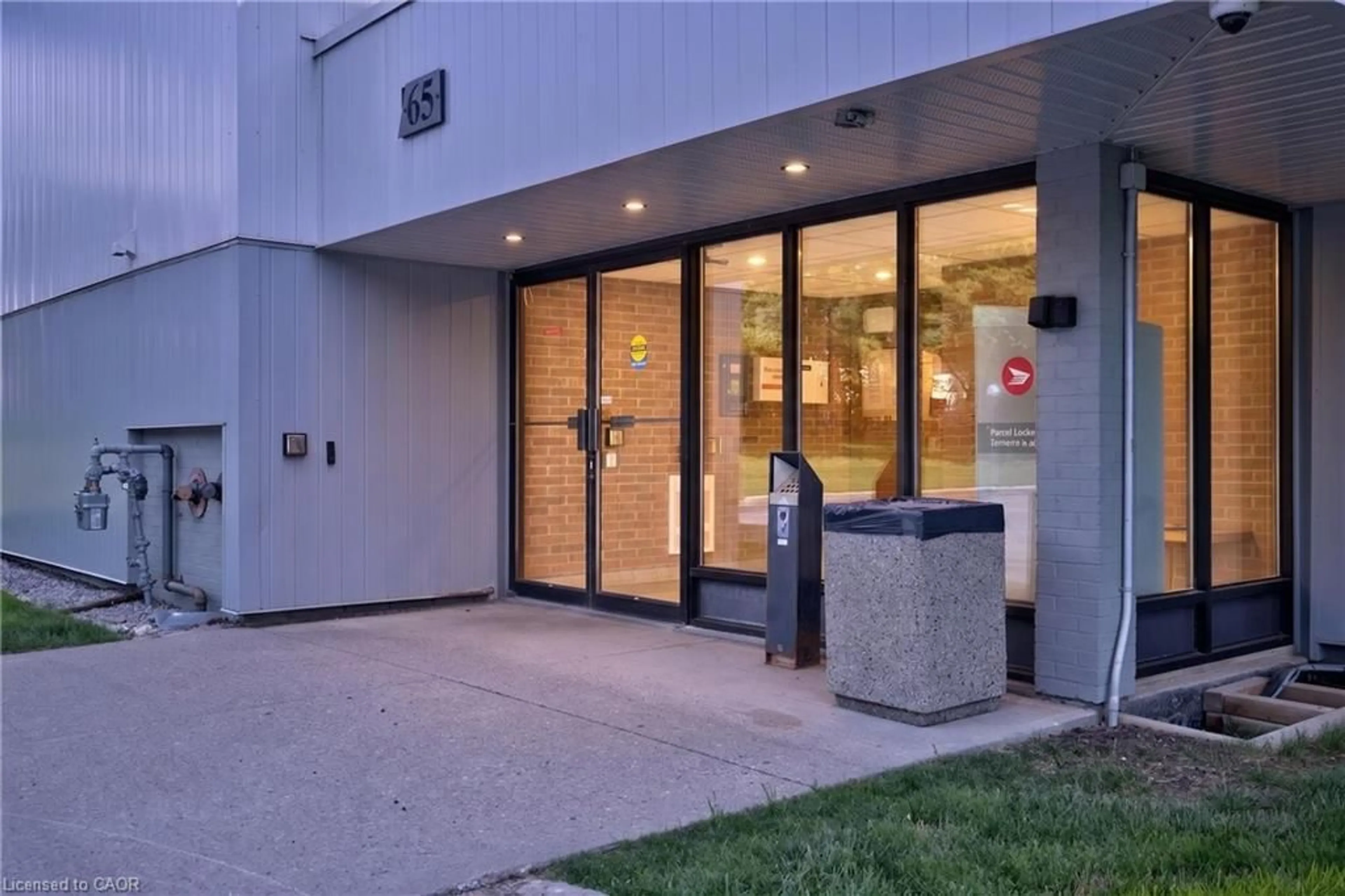 Indoor foyer for 65 Silvercreek Pky #401, Guelph Ontario N1H 7R9