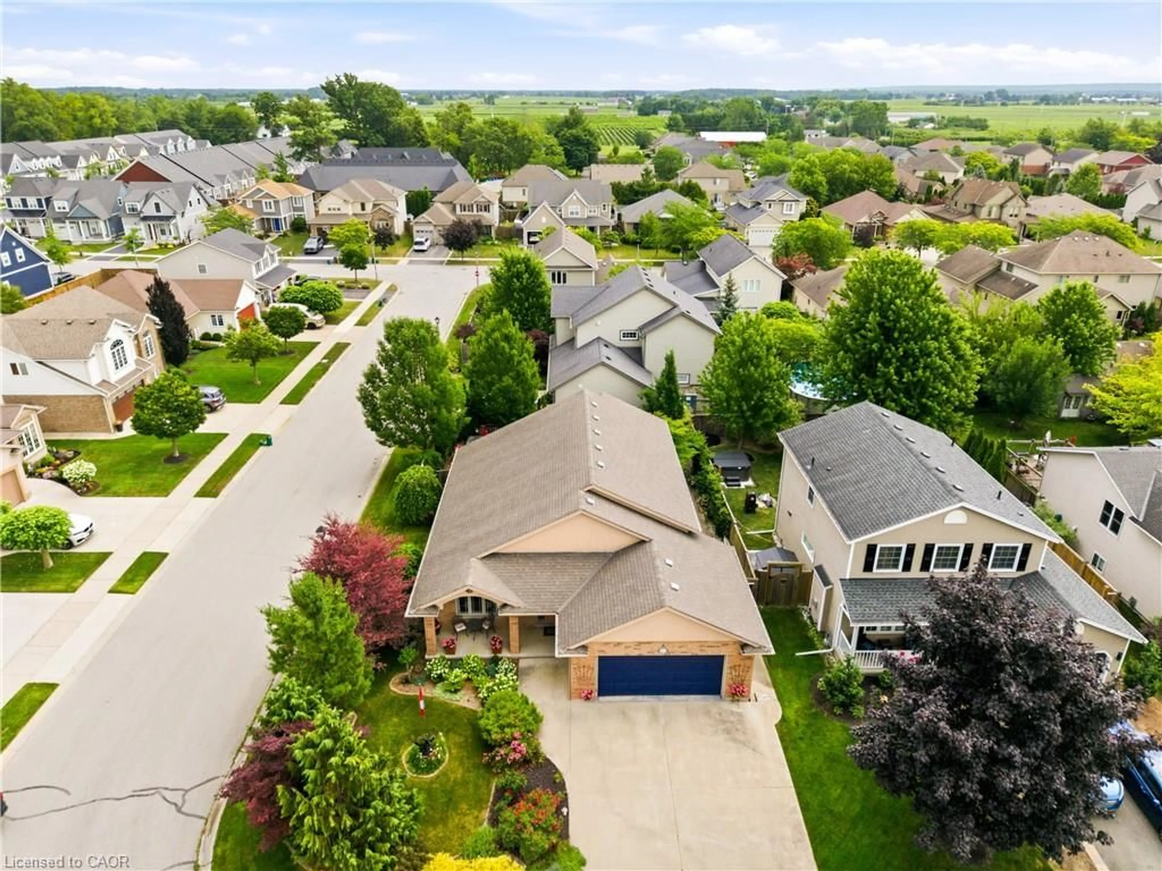 A pic from outside/outdoor area/front of a property/back of a property/a pic from drone, street for 15 Hope Ave, Virgil Ontario L0S 1T0