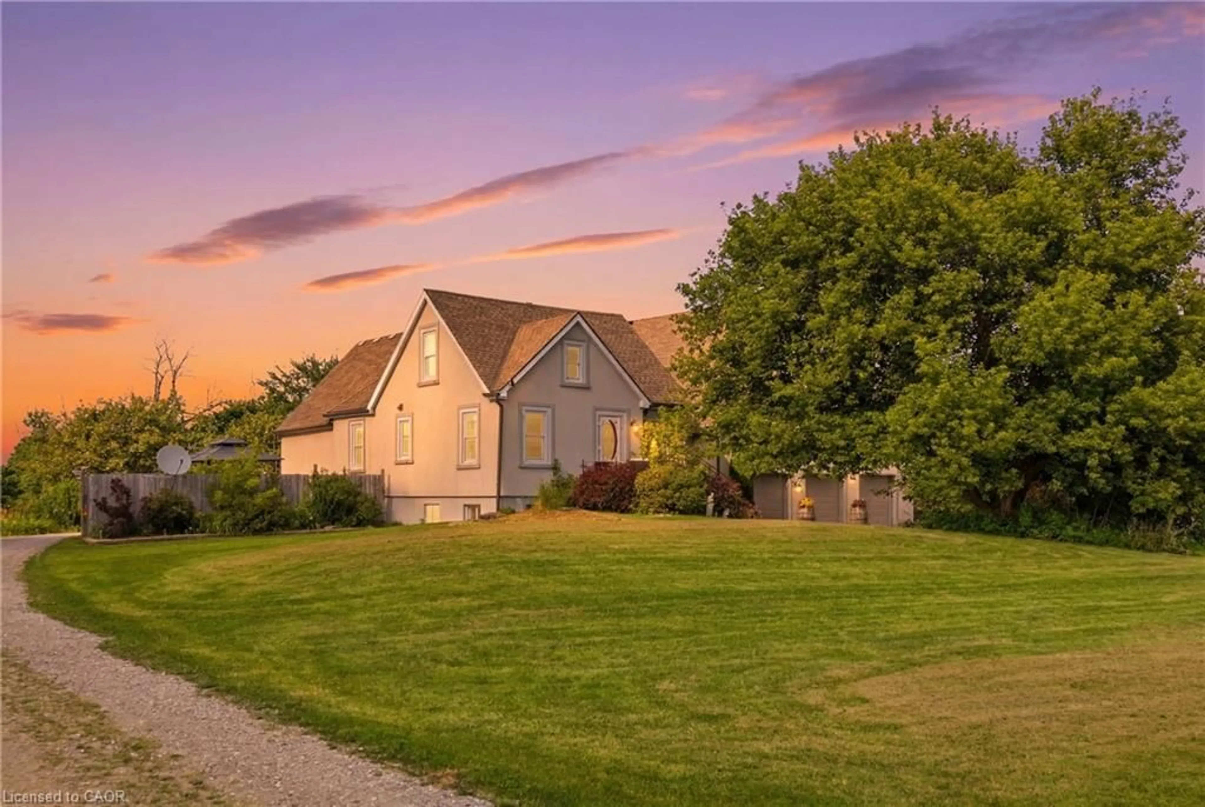 A pic from outside/outdoor area/front of a property/back of a property/a pic from drone, unknown for 97 Smith Rd, Hamilton Ontario L8J 2Z2