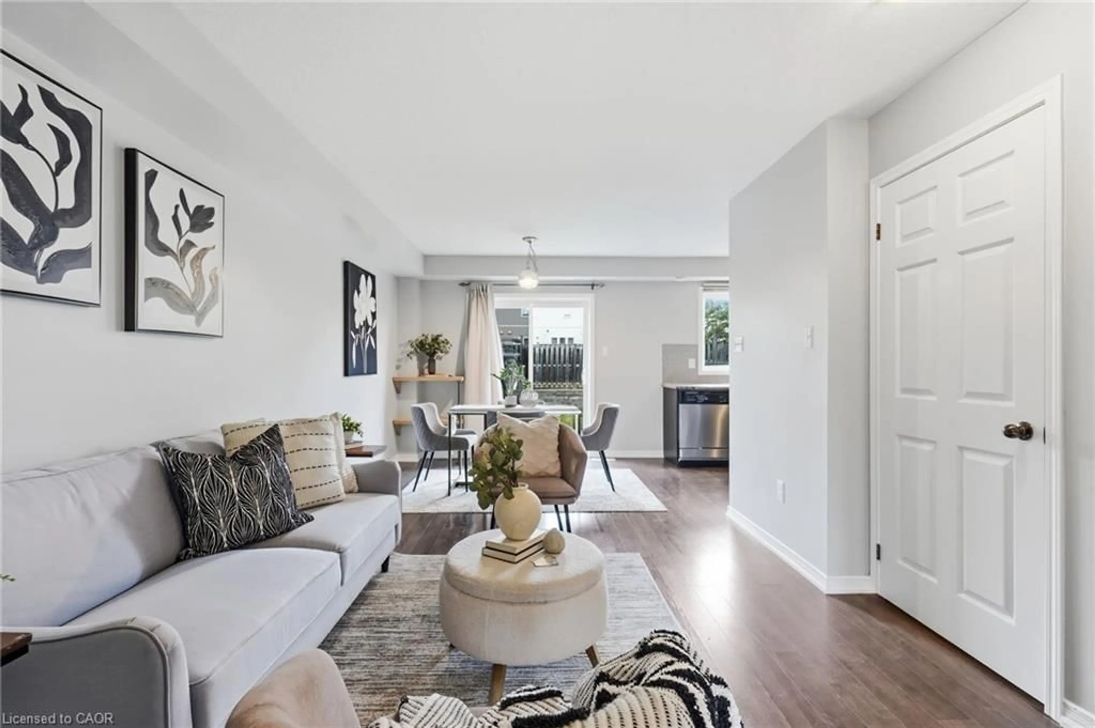 Living room with furniture, unknown for 109 Bisset Ave, Brantford Ontario N3T 0H4