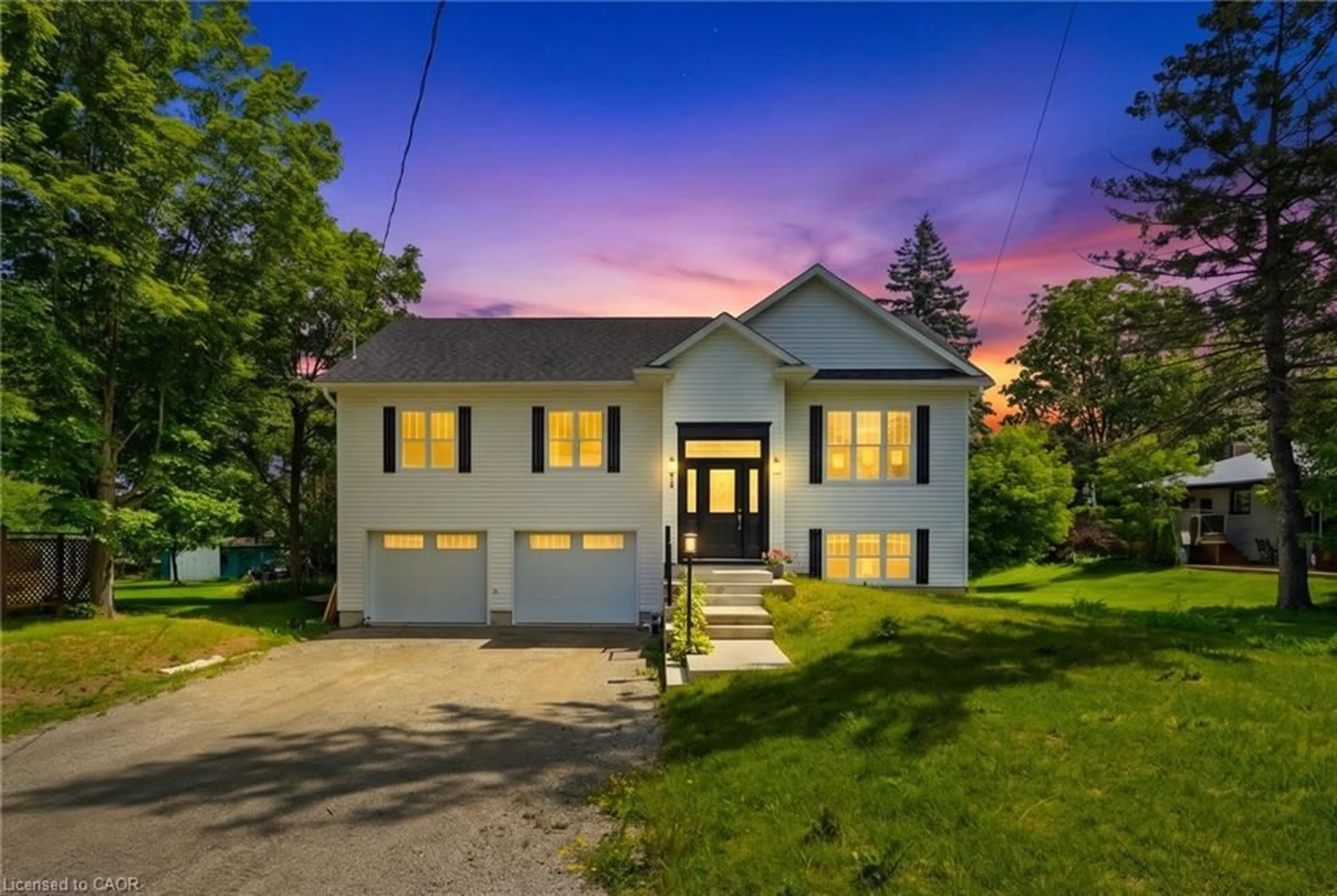 Home with vinyl exterior material, street for 753 Fifth Ave, Port McNicoll Ontario L0K 1R0