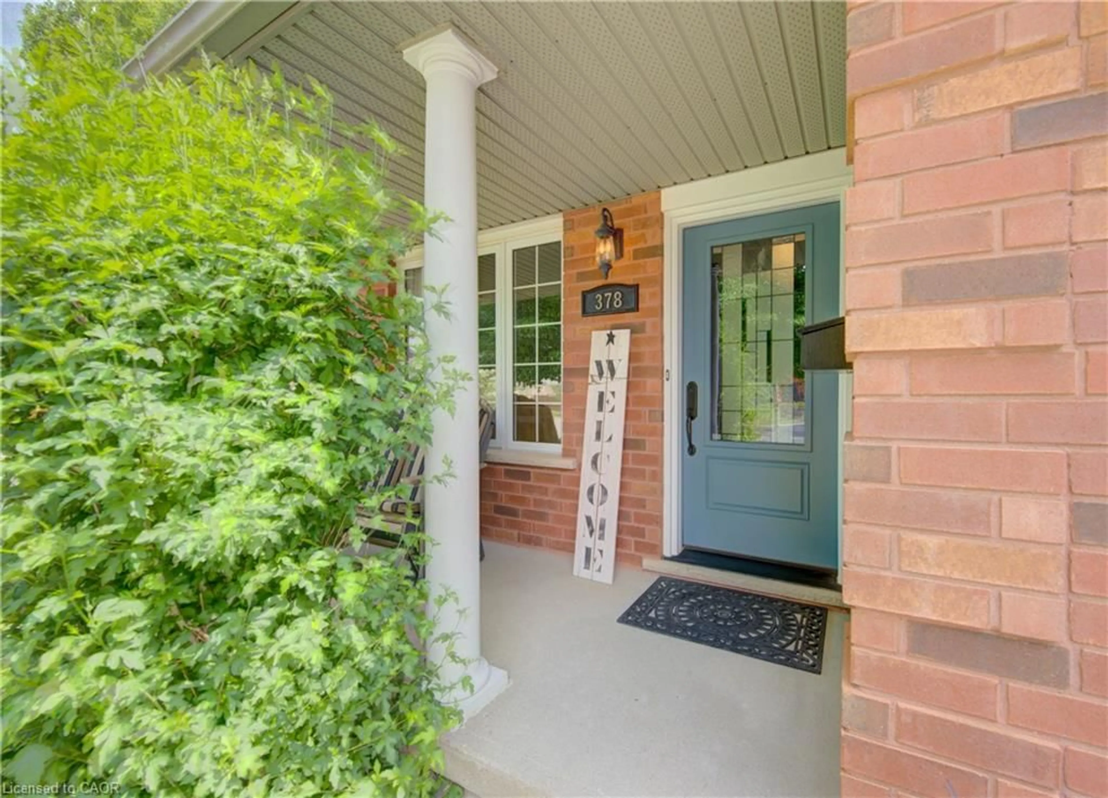 Indoor entryway for 378 Meadowvale Rd, Waterloo Ontario N2K 3P7