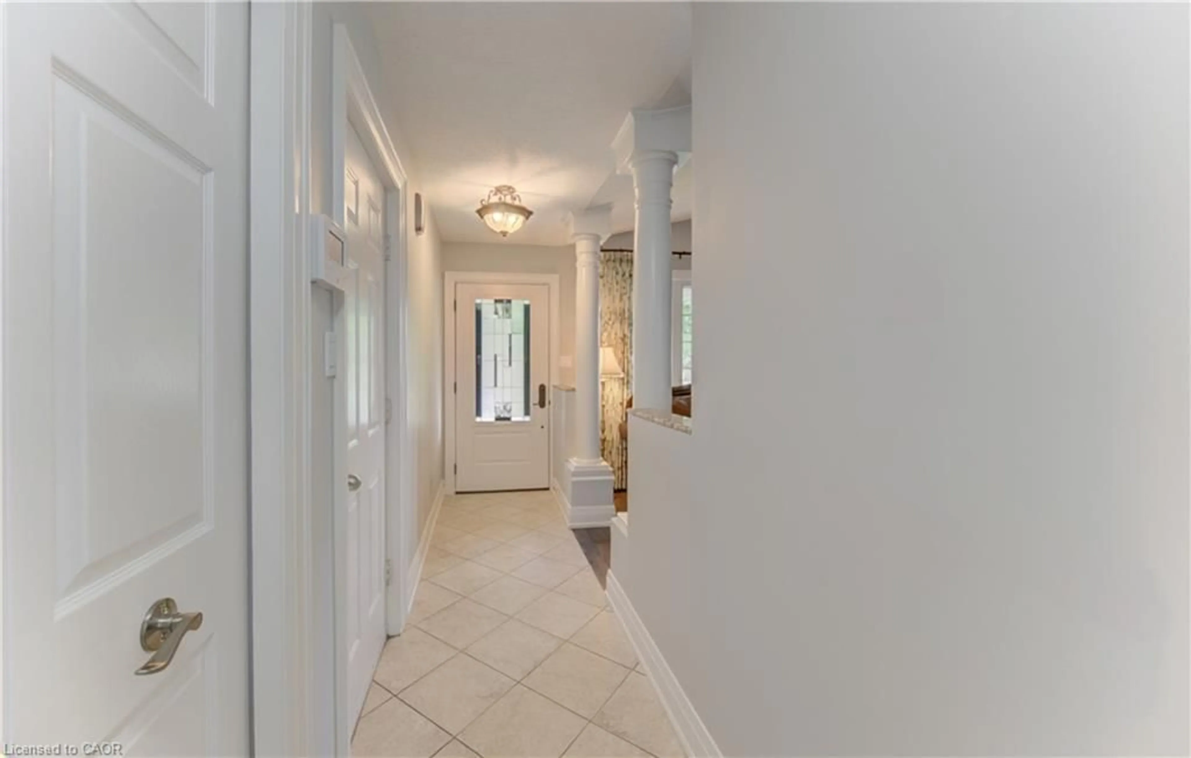 Indoor foyer for 378 Meadowvale Rd, Waterloo Ontario N2K 3P7