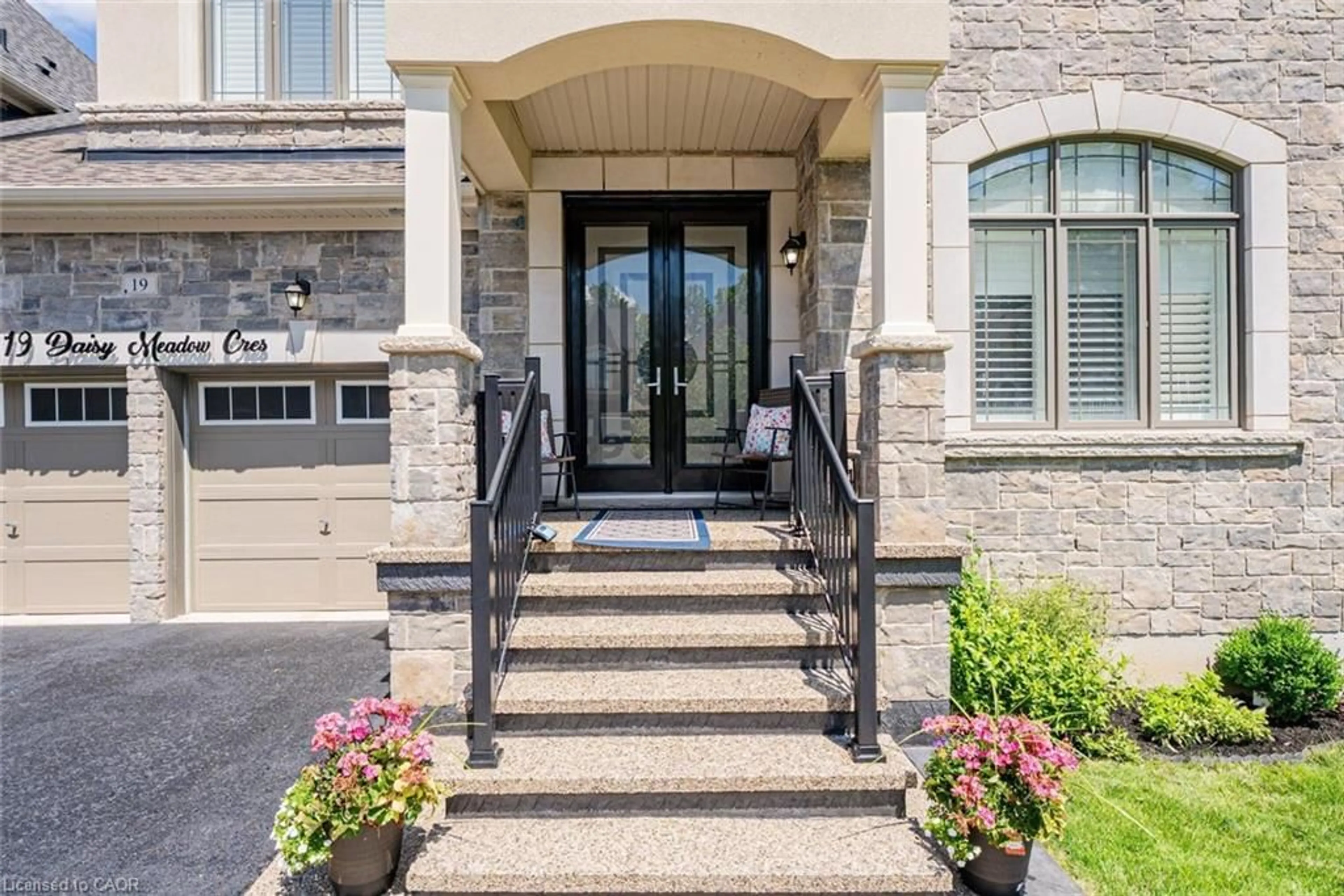 Indoor entryway for 19 Daisy Meadow Cres, Caledon East Ontario L7C 4G4
