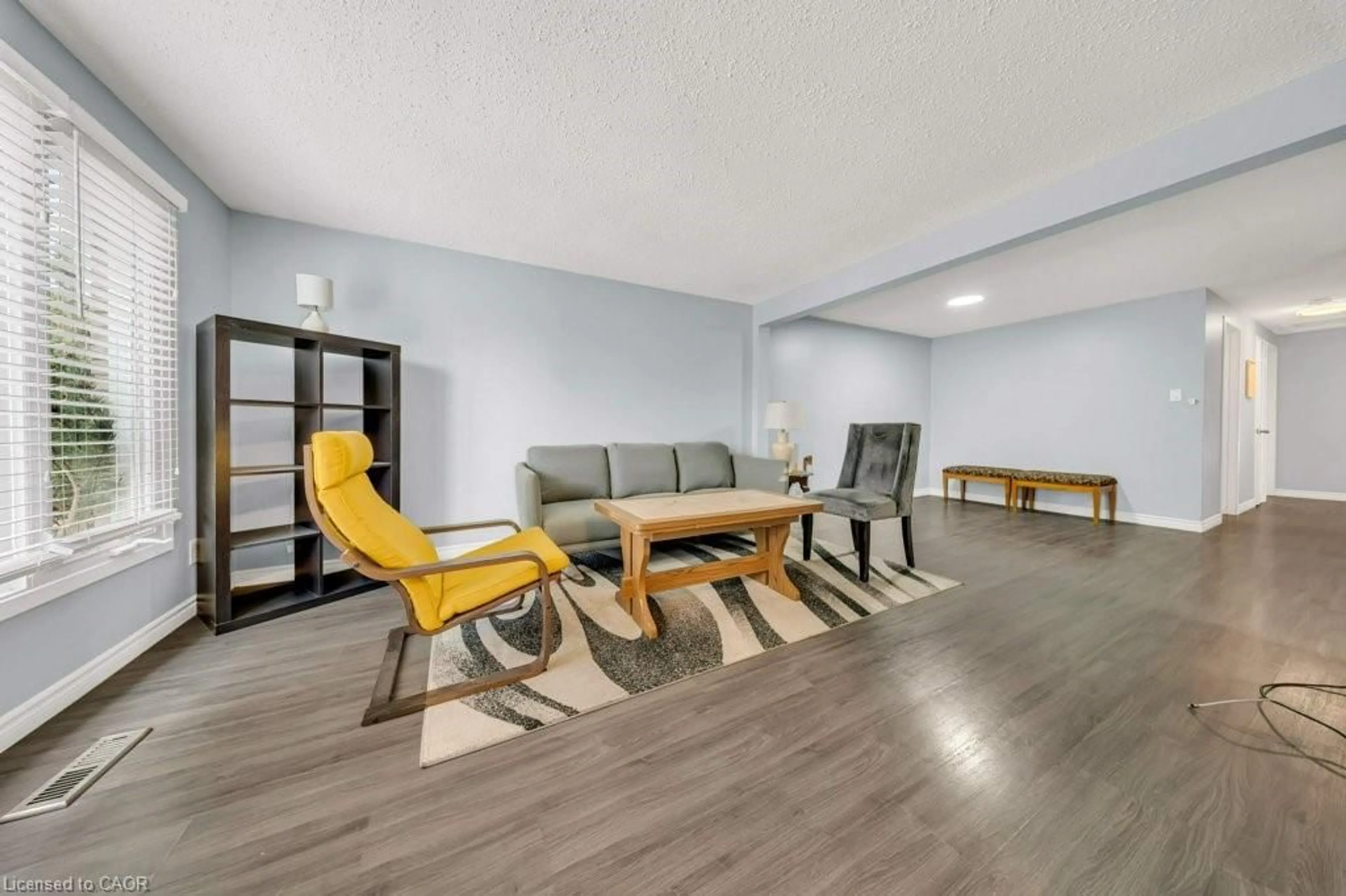 Living room with furniture, unknown for 959 Langs Cir, Cambridge Ontario N3H 5E6