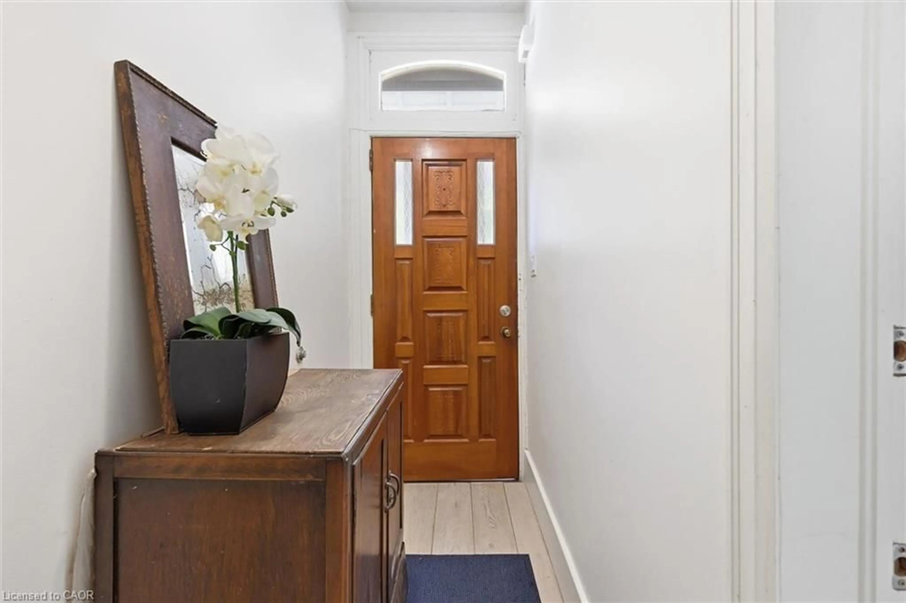 Indoor entryway for 77 Murray St, Hamilton Ontario L8L 3G1