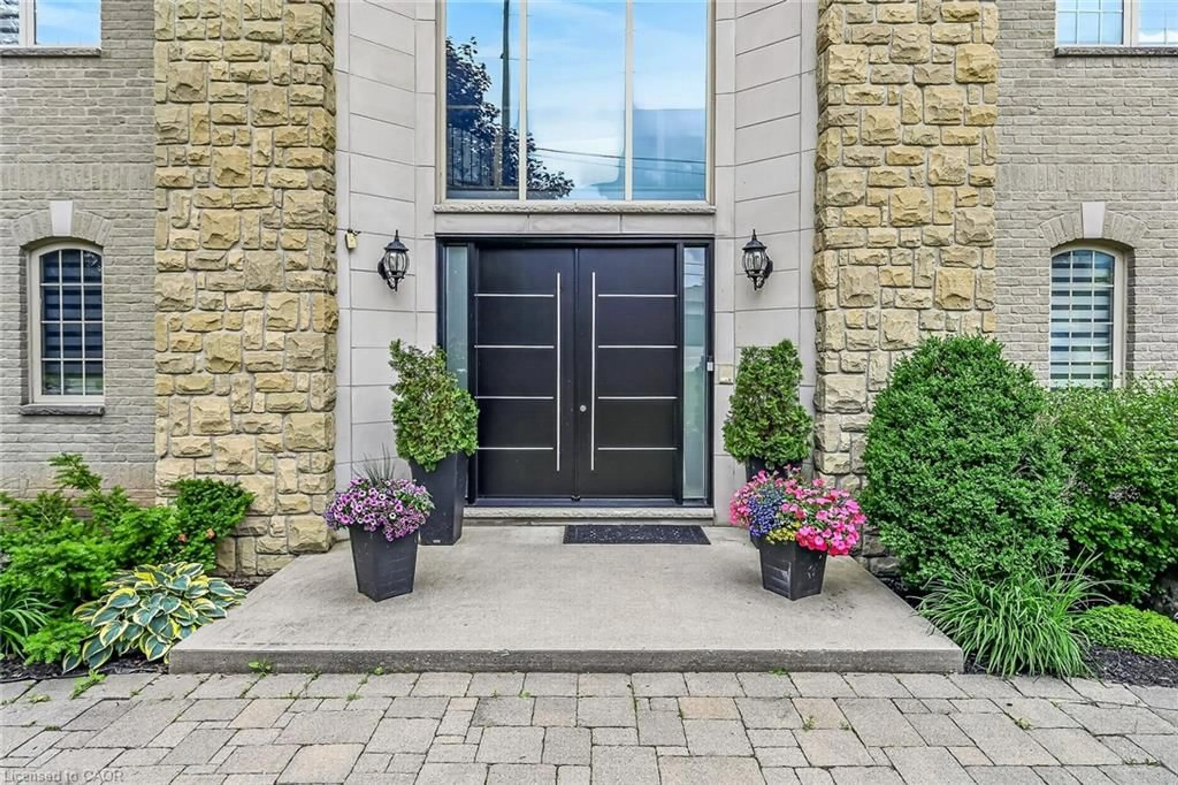 Indoor entryway for 397 Caithness St, Caledonia Ontario N3W 1C8