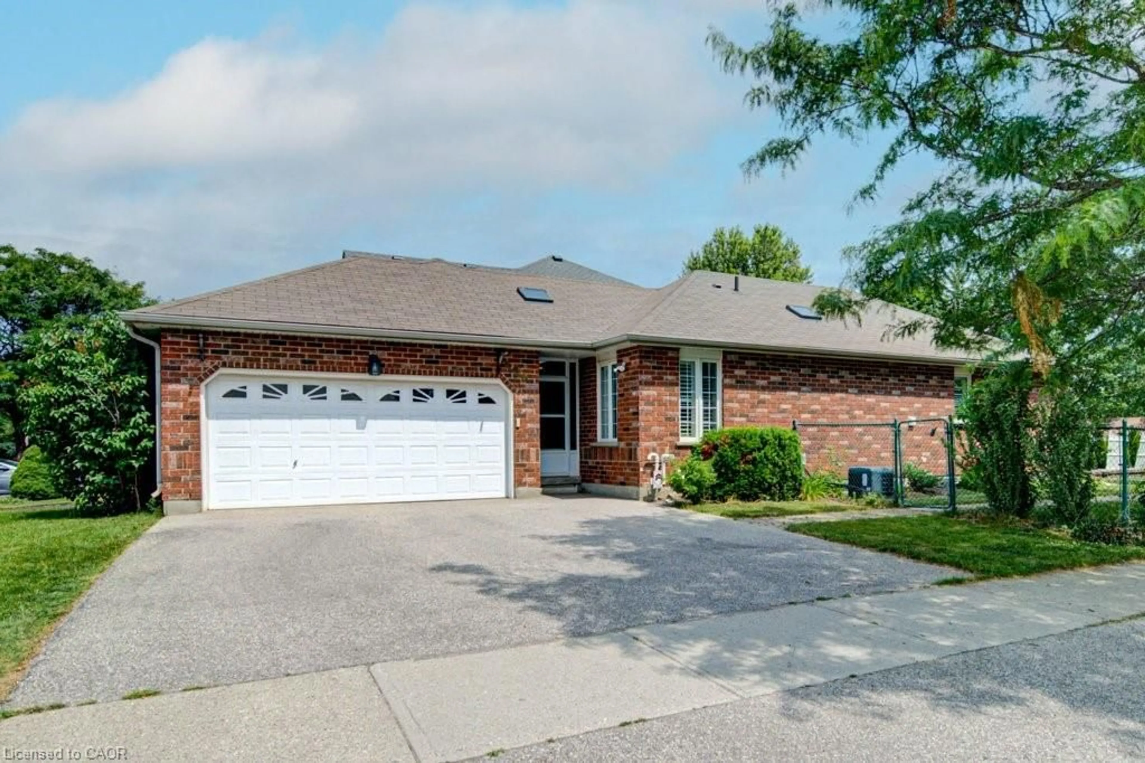 Home with brick exterior material, street for 330 Lake Louise Blvd, Waterloo Ontario N2V 2H4