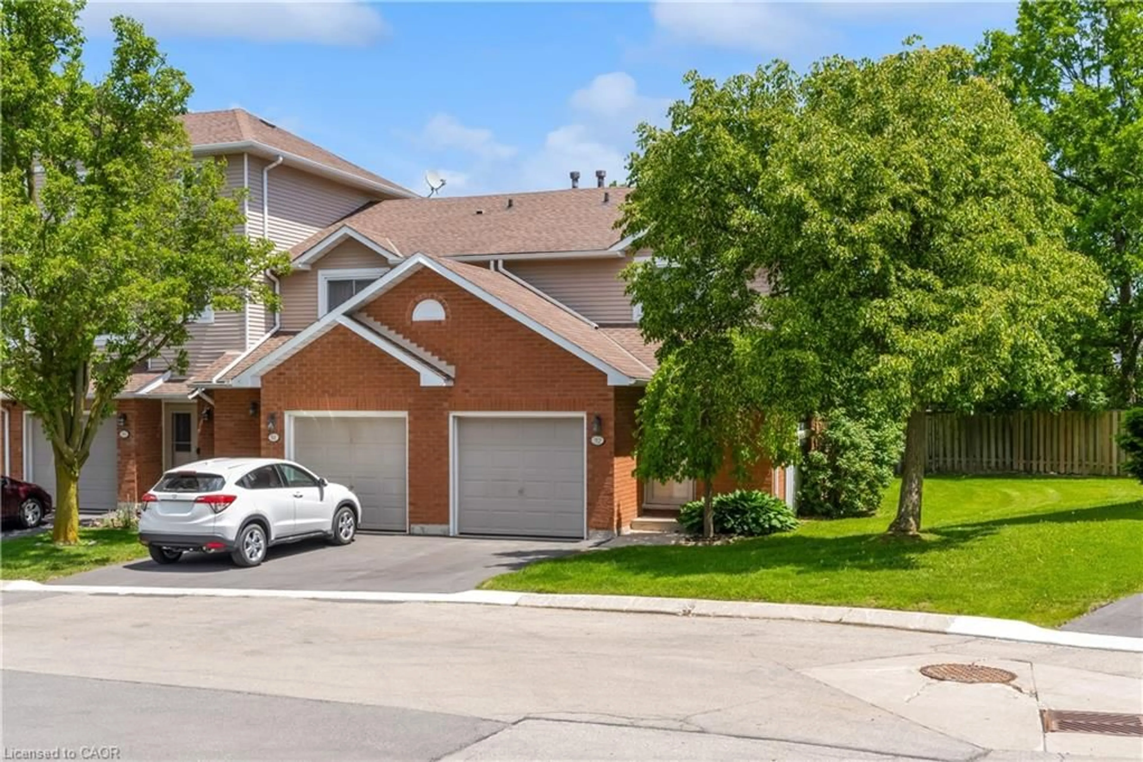 A pic from outside/outdoor area/front of a property/back of a property/a pic from drone, street for 386 Highland Rd #32, Stoney Creek Ontario L8J 3P9