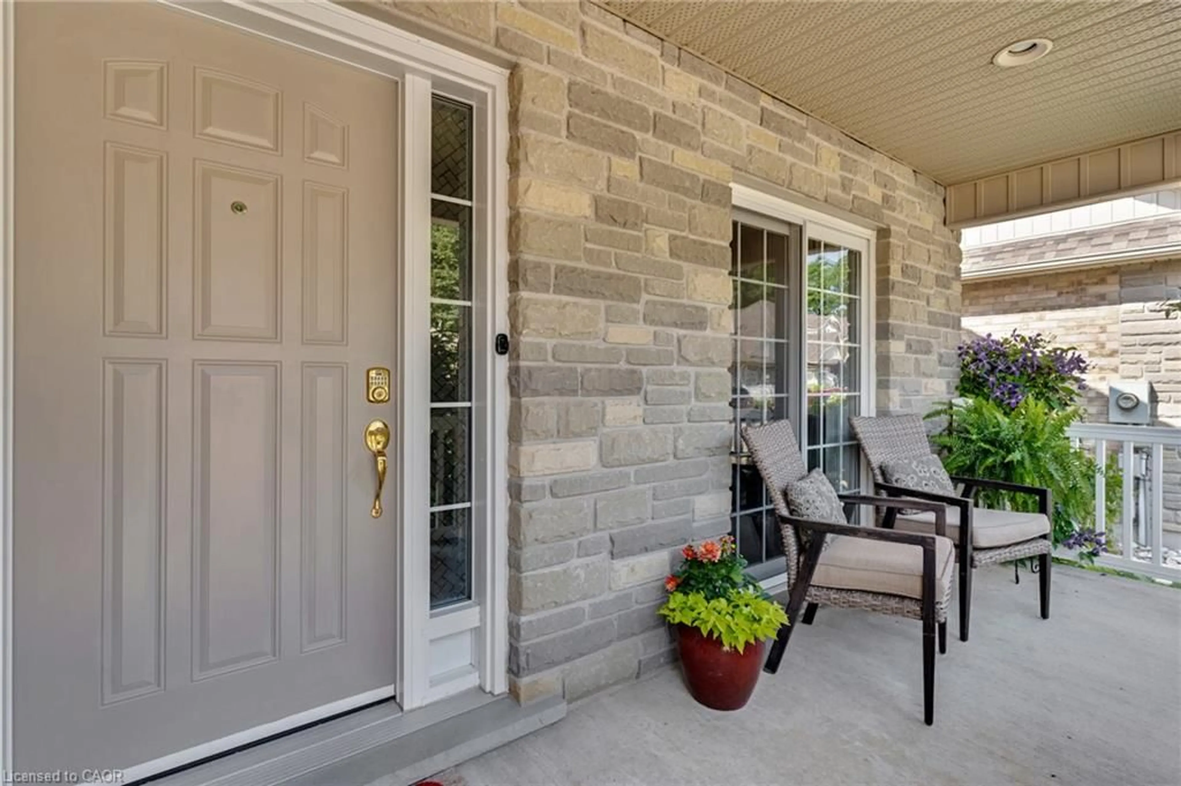 Indoor entryway for 350 Doon Valley Dr #6D, Kitchener Ontario N2P 2M9