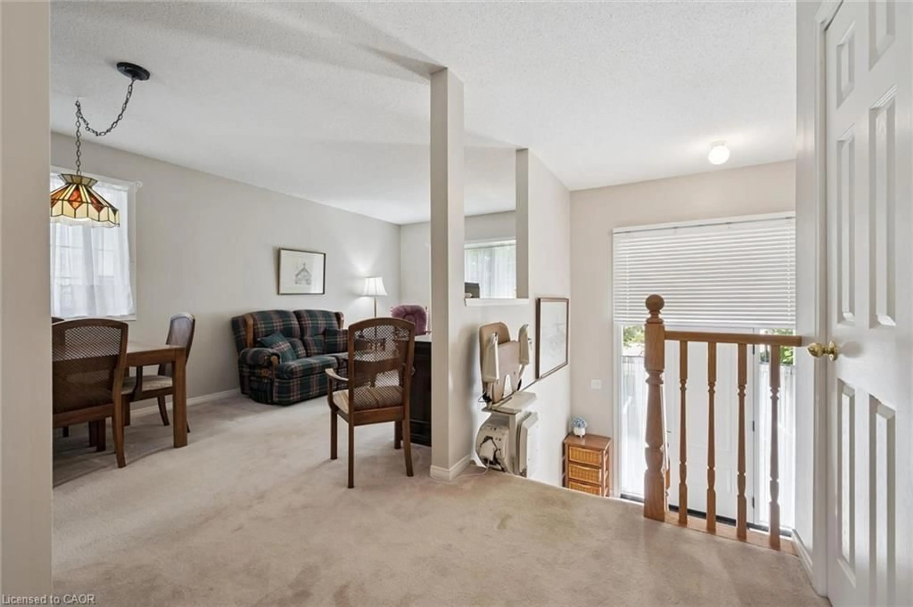 Indoor foyer for 45 Braeside Rd, Fergus Ontario N1M 2V1
