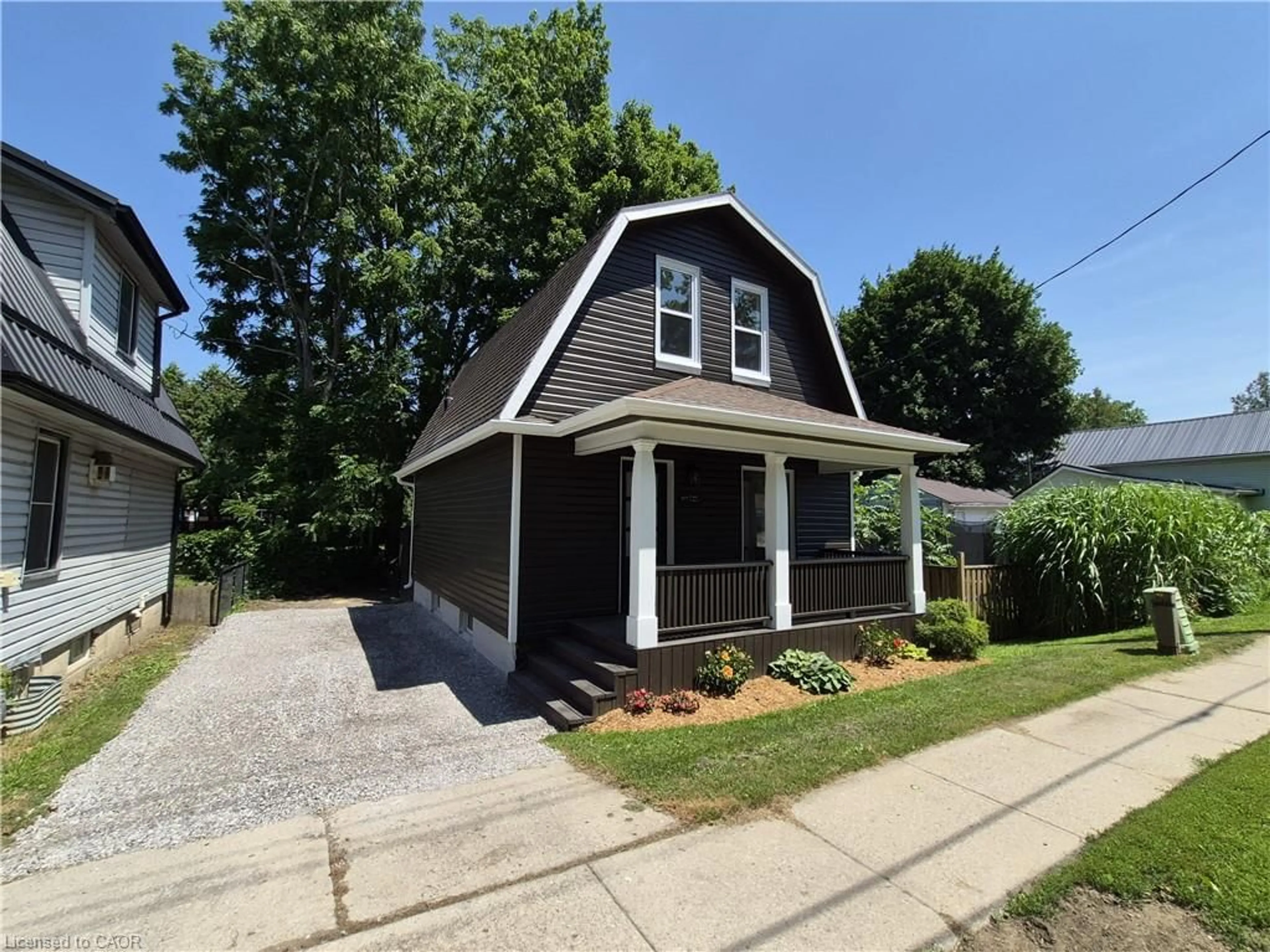 Home with vinyl exterior material, street for 217 Queen St, Simcoe Ontario N3Y 3Y8