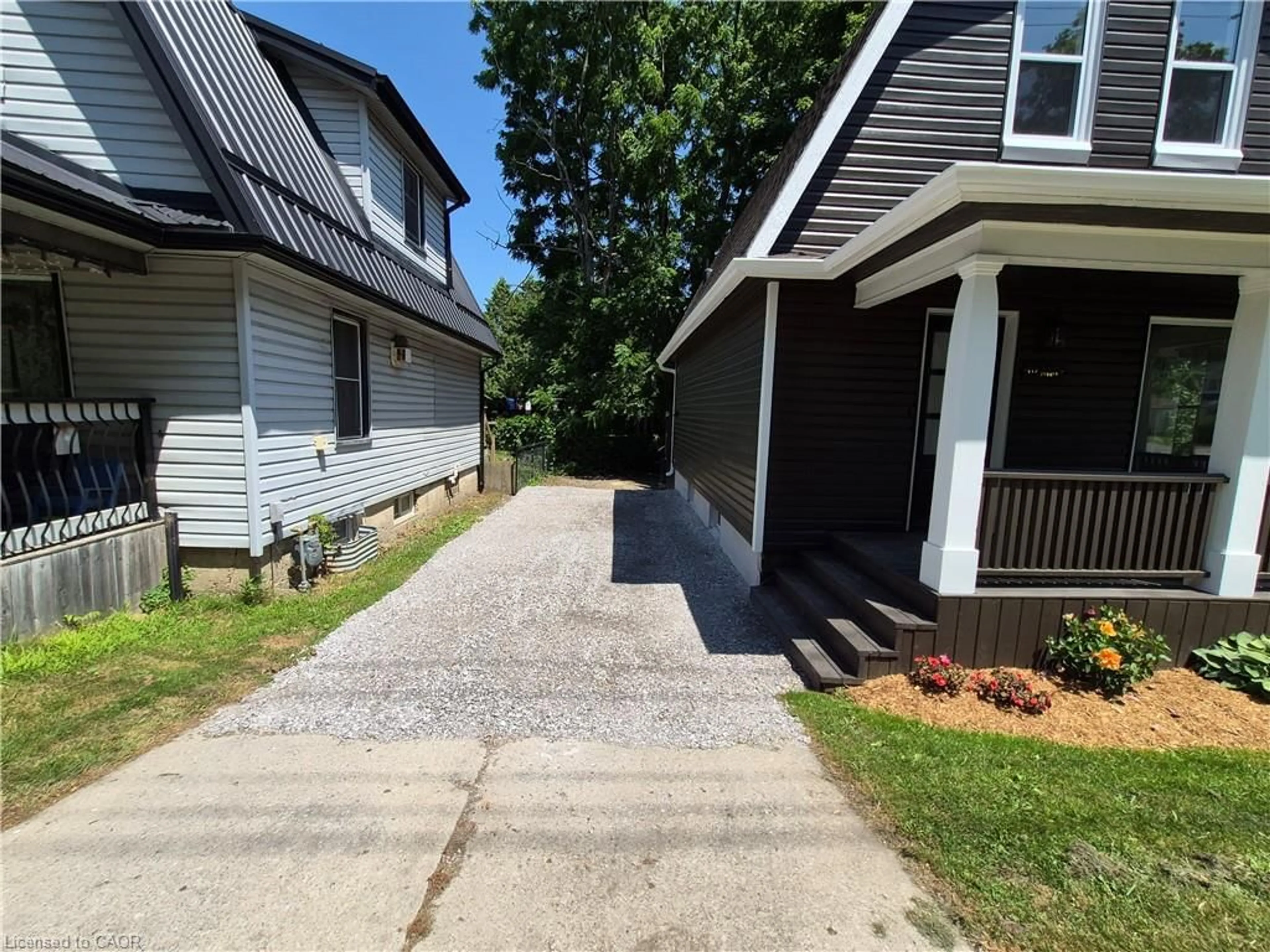 A pic from outside/outdoor area/front of a property/back of a property/a pic from drone, street for 217 Queen St, Simcoe Ontario N3Y 3Y8
