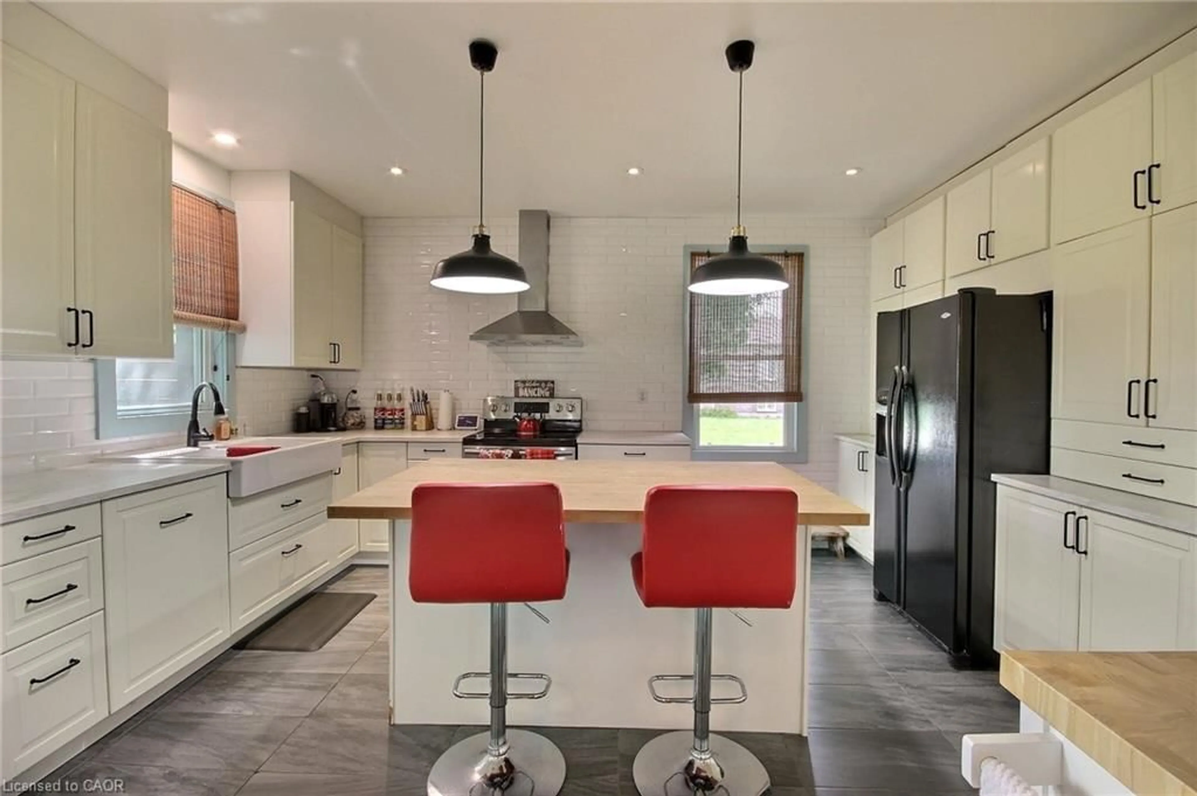 Contemporary kitchen, unknown for 206 Union St, Listowel Ontario N4W 2G9