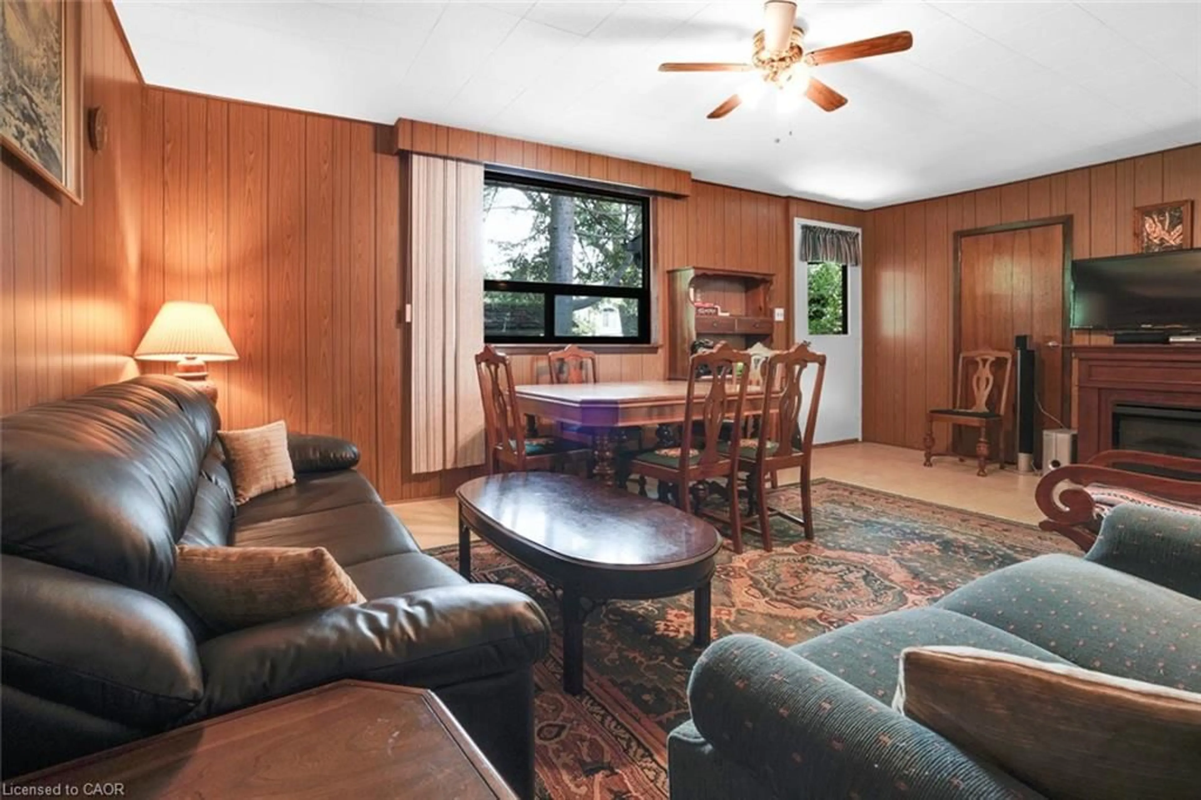 Living room with furniture, unknown for 104 Farley Cir, Georgina Ontario L0E 1S0