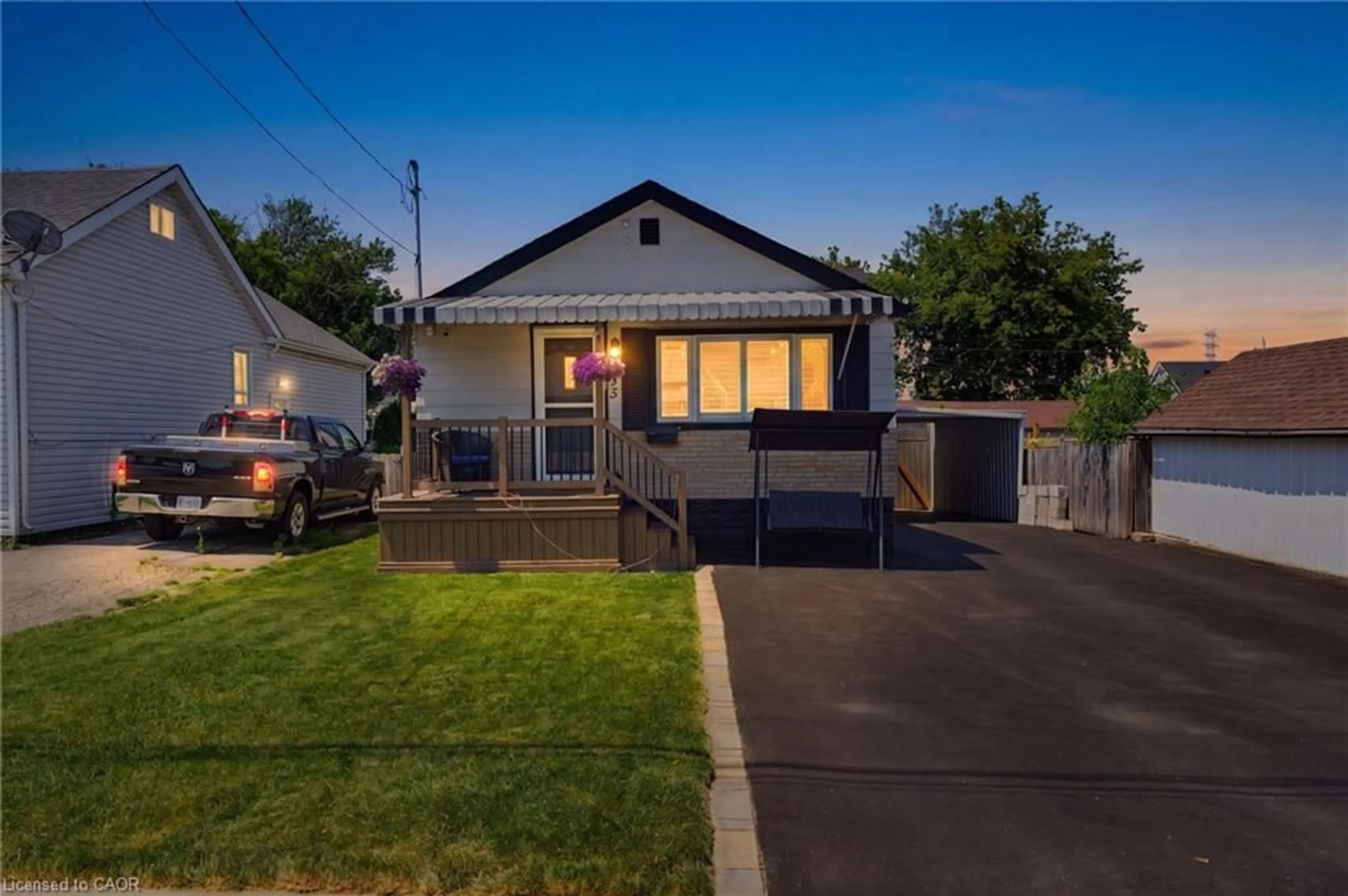 A pic from outside/outdoor area/front of a property/back of a property/a pic from drone, street for 735 Dunn Ave, Hamilton Ontario L8H 6M7