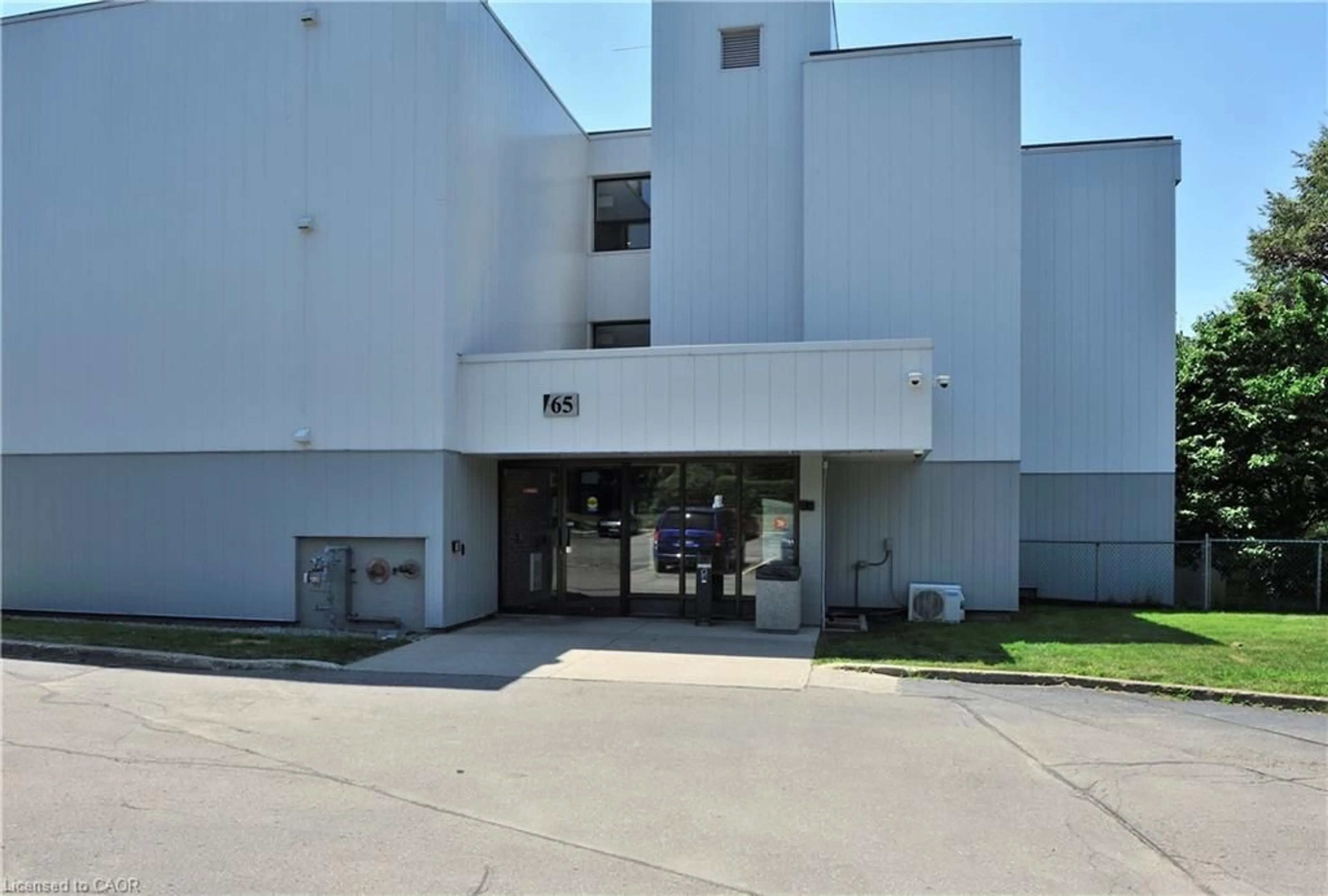 Indoor foyer for 65 Silvercreek Pky #301, Guelph Ontario N1H 7R9
