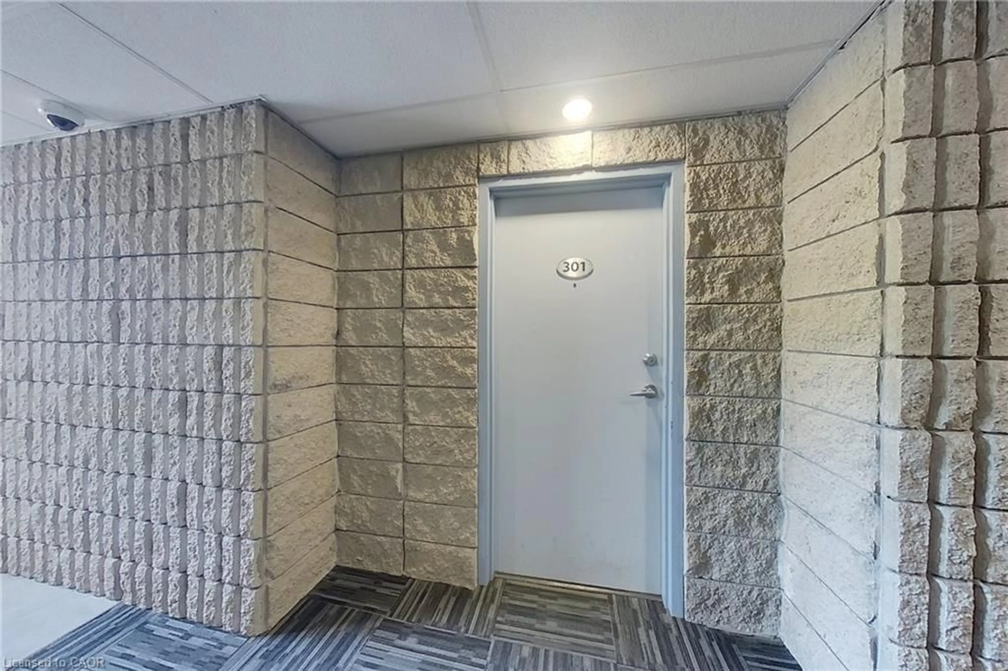 Indoor foyer for 65 Silvercreek Pky #301, Guelph Ontario N1H 7R9