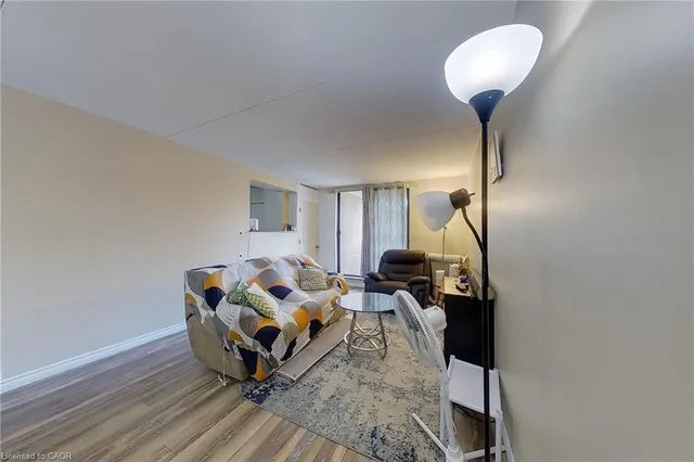 65 Silvercreek Pky #301, Guelph 4