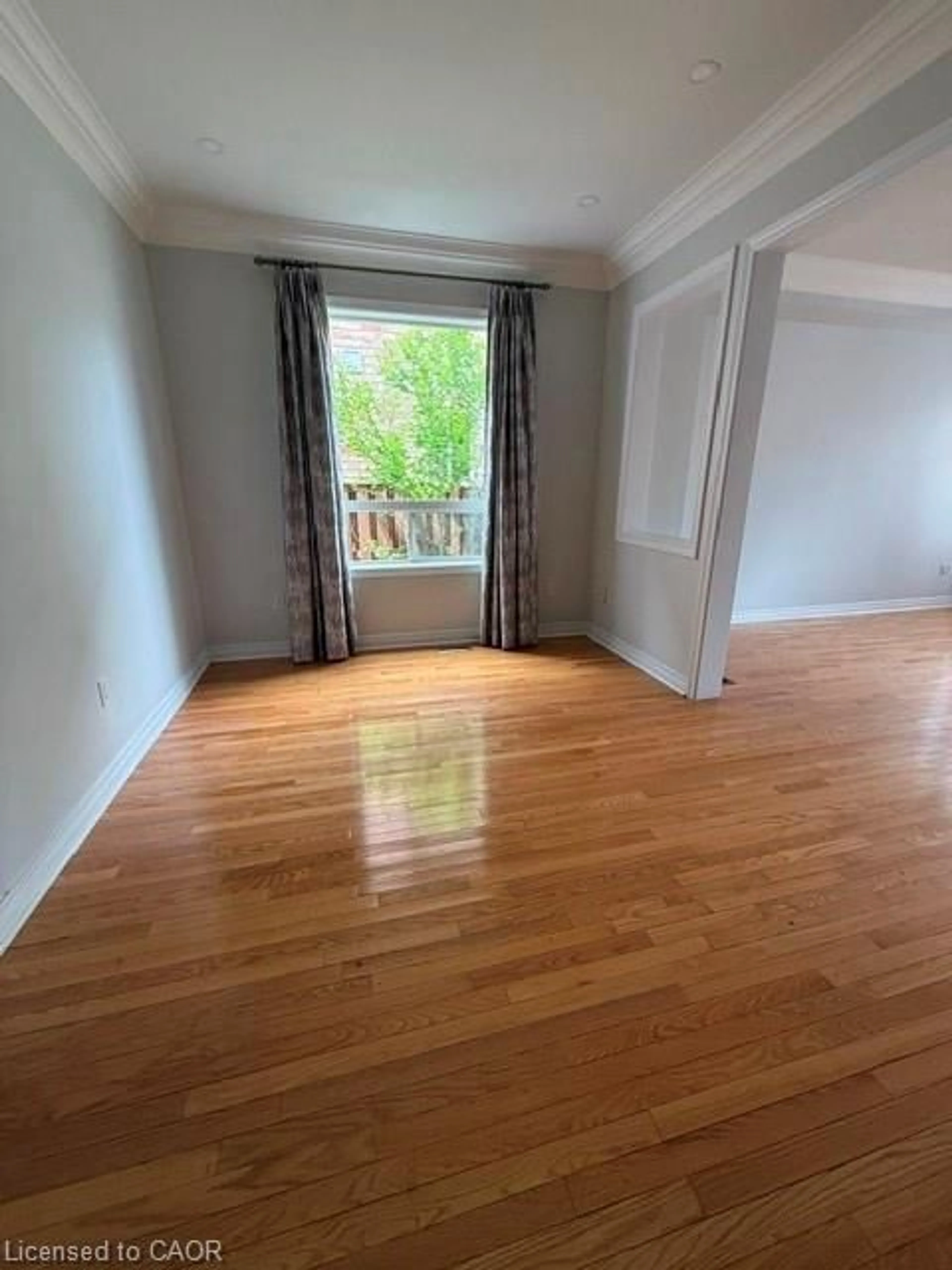 A pic of a room for 27 Village Lake Cres, Peel Ontario L6S 6K2