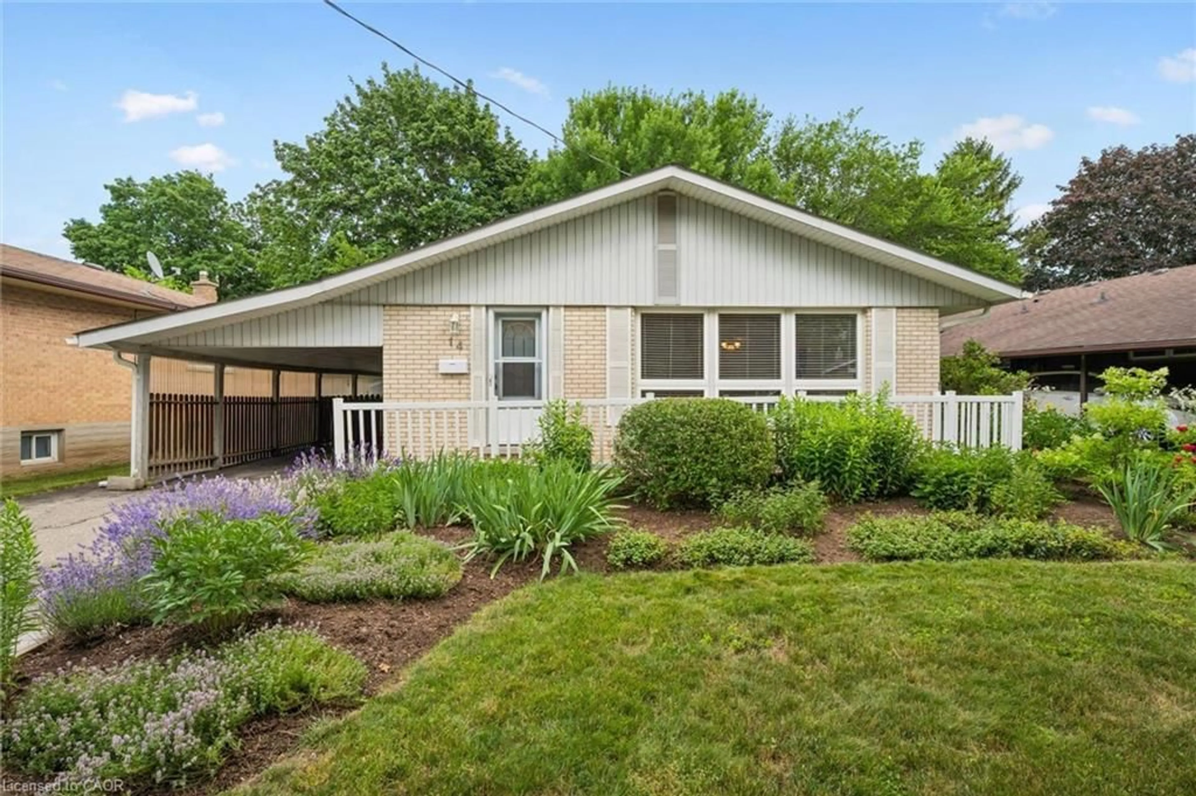 Home with vinyl exterior material, street for 14 Ruskview Rd, Kitchener Ontario N2M 4S2