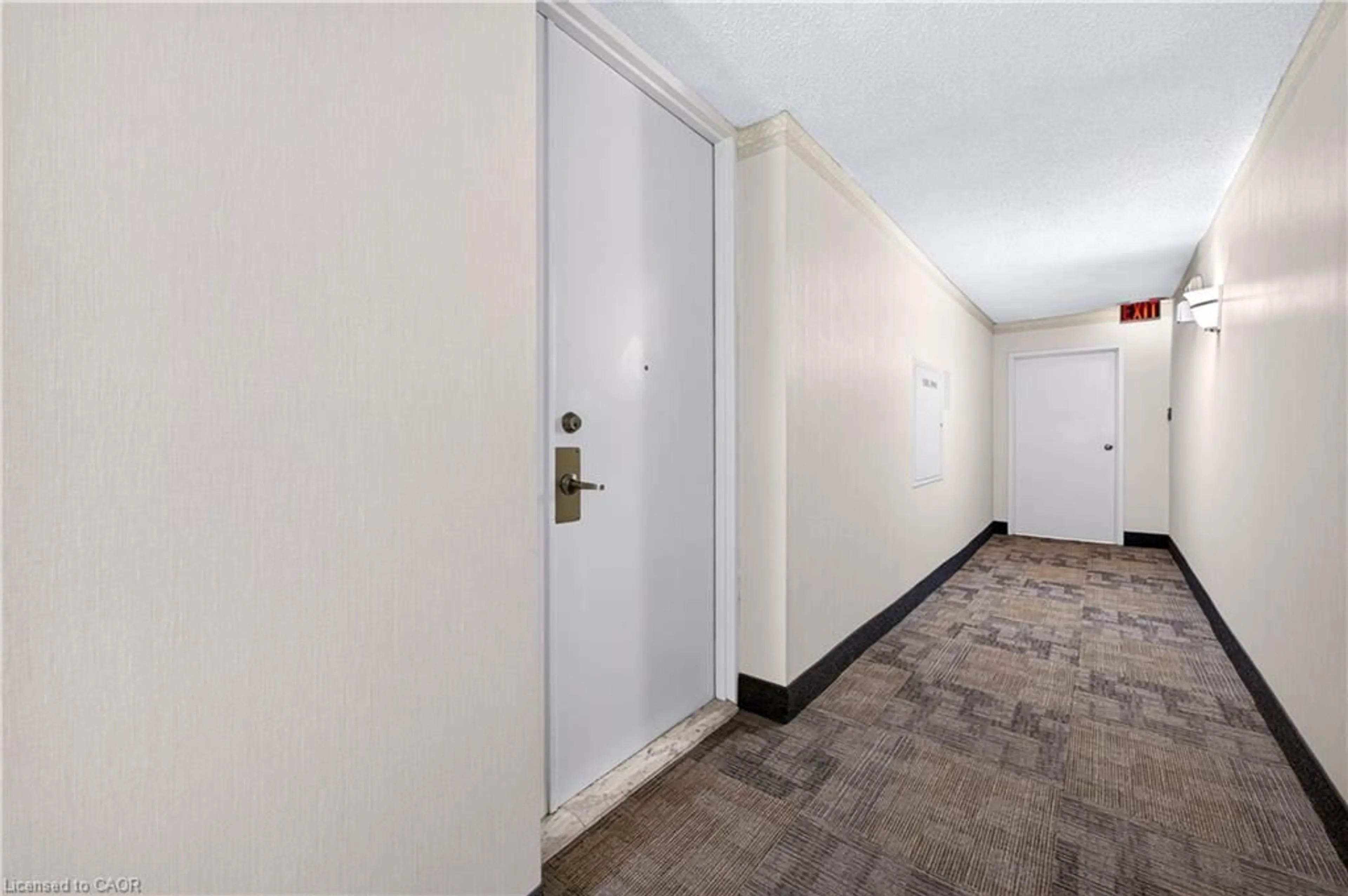 Indoor foyer for 222 Jackson St #1405, Hamilton Ontario L8P 4S5