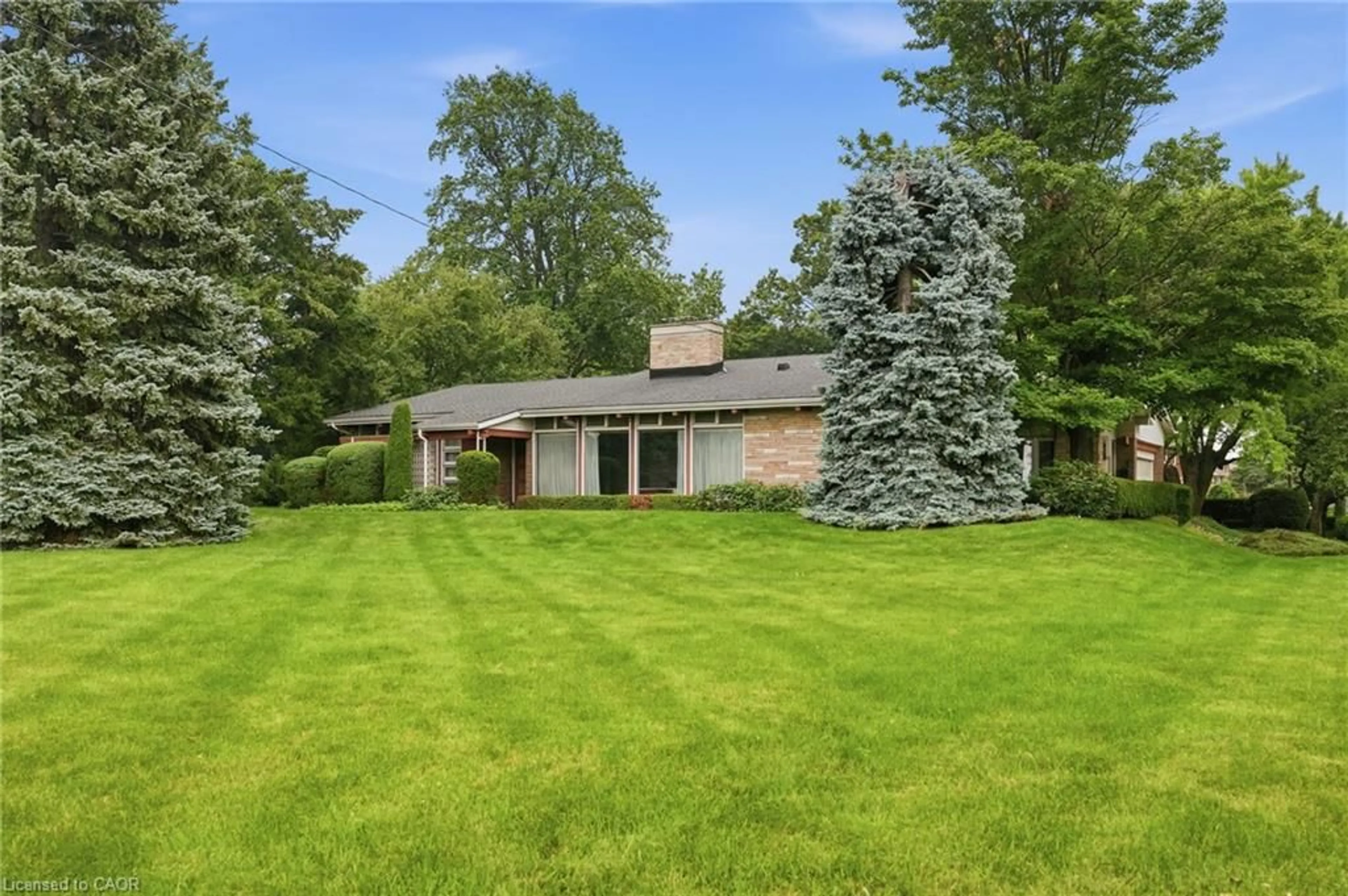 A pic from outside/outdoor area/front of a property/back of a property/a pic from drone, unknown for 264 Mountain Brow Blvd, Hamilton Ontario L8T 1A6