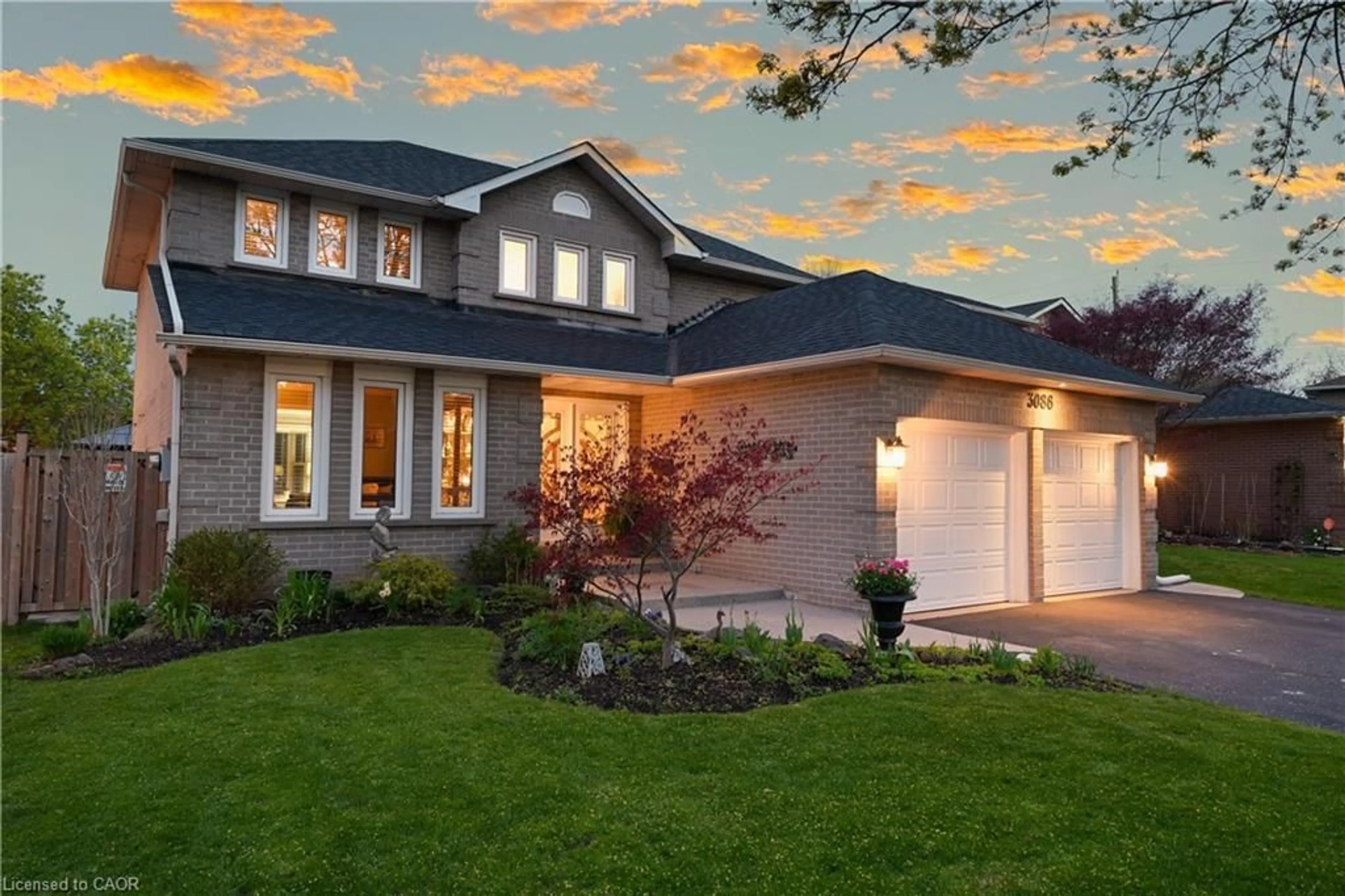 Home with brick exterior material, street for 3086 Swansea Dr, Oakville Ontario L6L 6H6