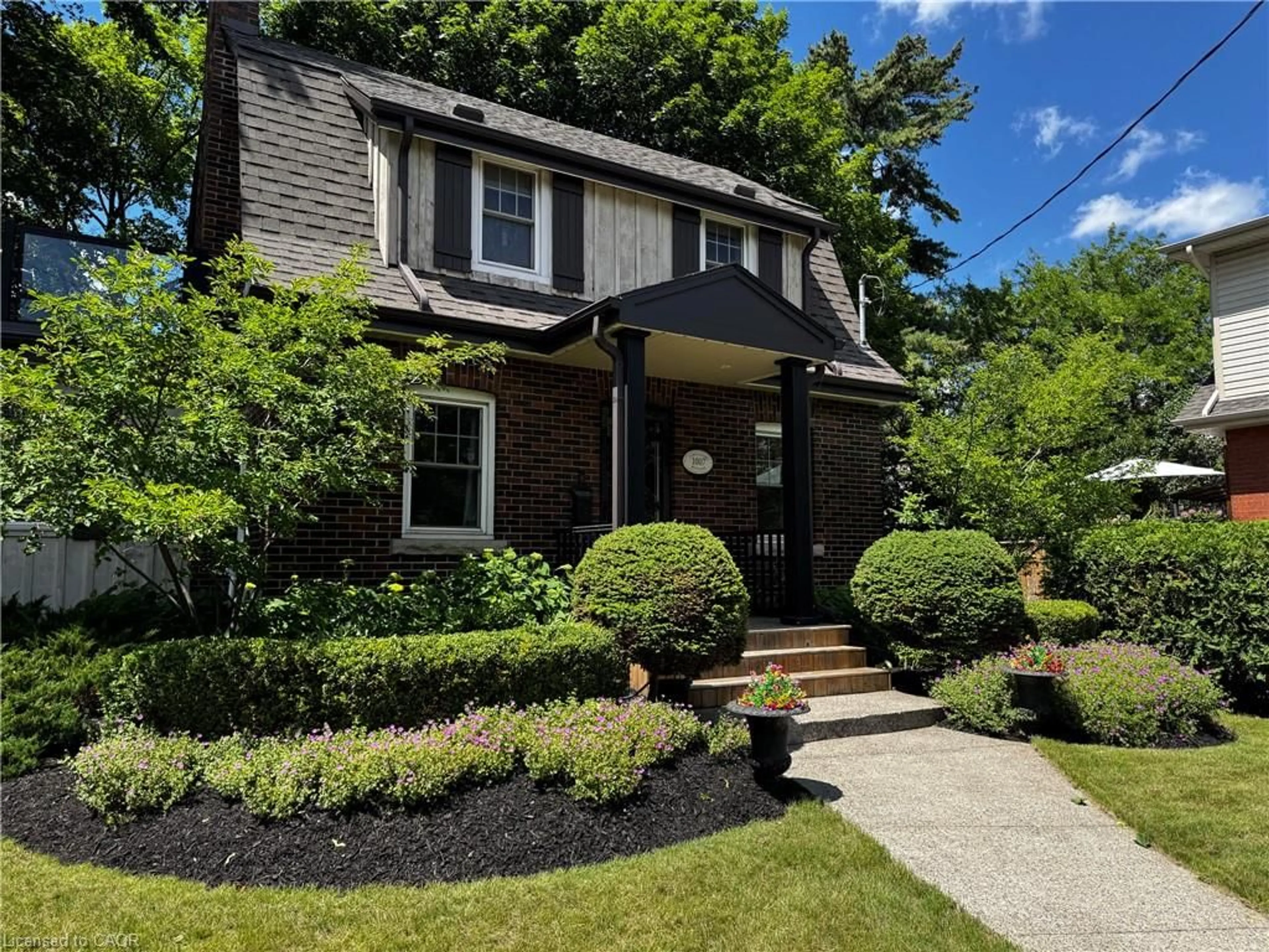 Home with brick exterior material, street for 1007 North Shore Blvd, Burlington Ontario L7T 1X8
