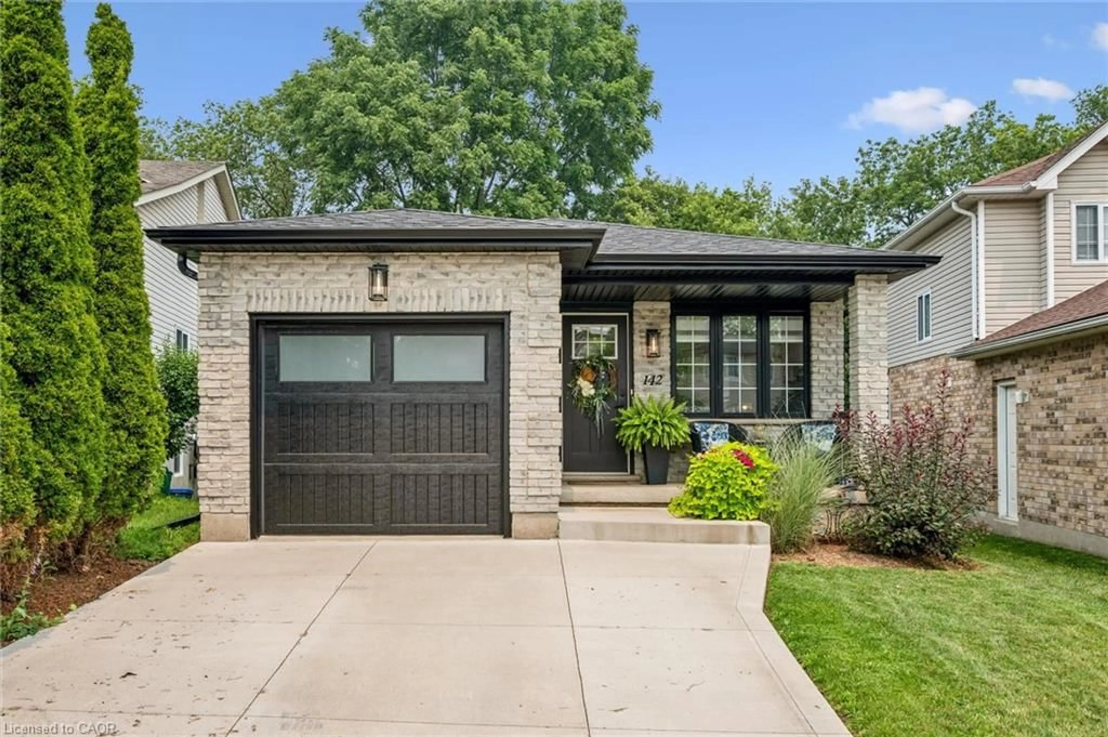 Home with brick exterior material, street for 142 Marl Meadow Dr, Kitchener Ontario N2R 1L3