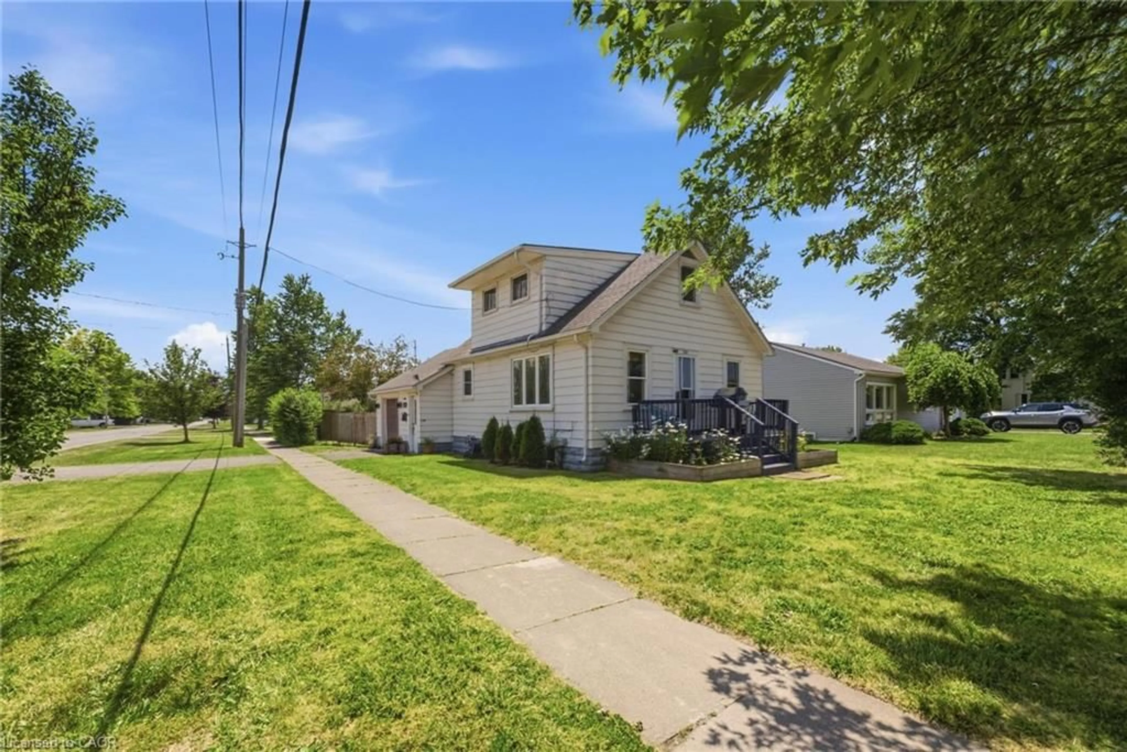 A pic from outside/outdoor area/front of a property/back of a property/a pic from drone, street for 1217 Orchard Ave, Fort Erie Ontario L2A 3C8
