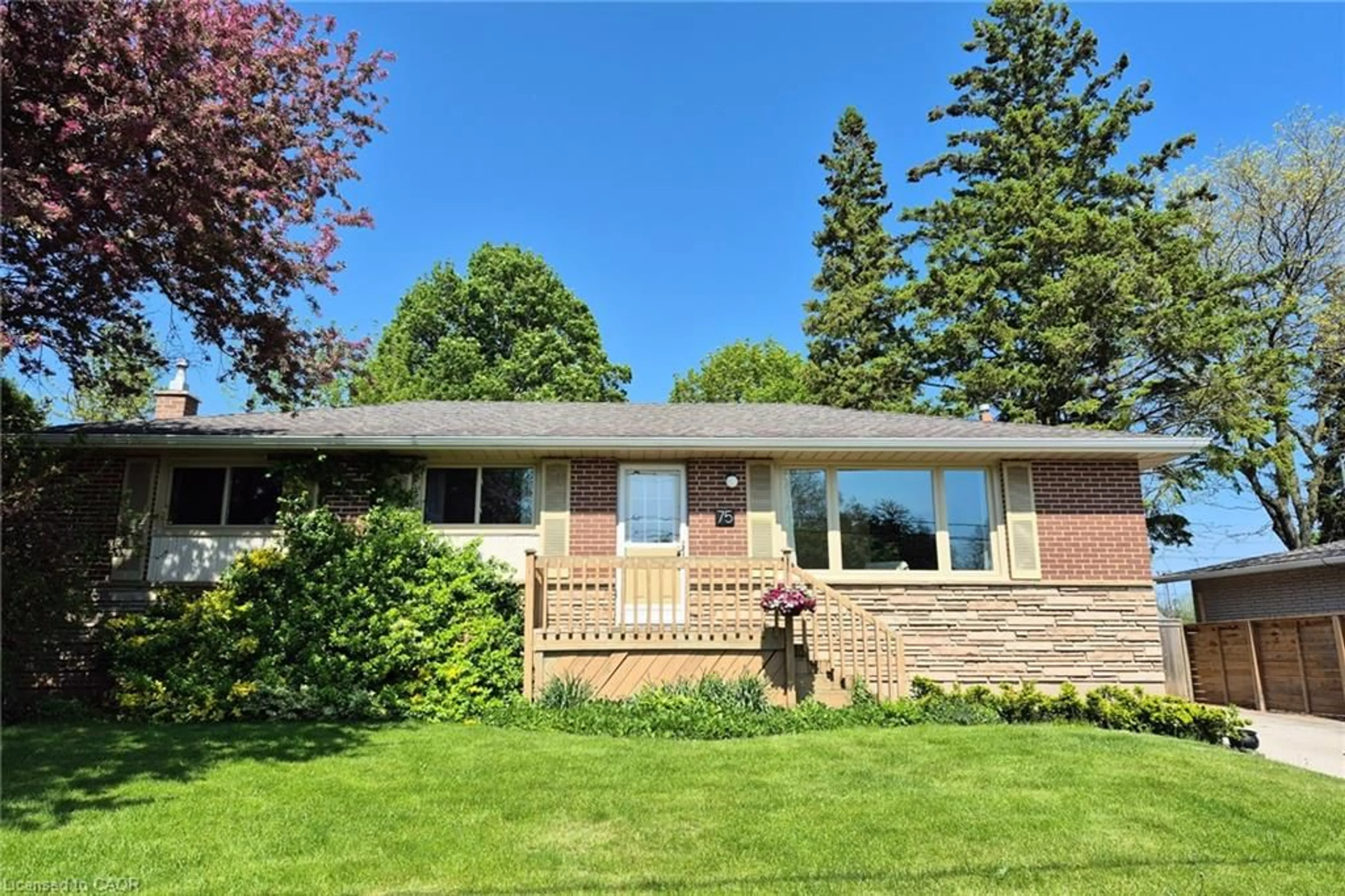 Home with brick exterior material, unknown for 75 Flamboro St, Waterdown Ontario L0R 2H0