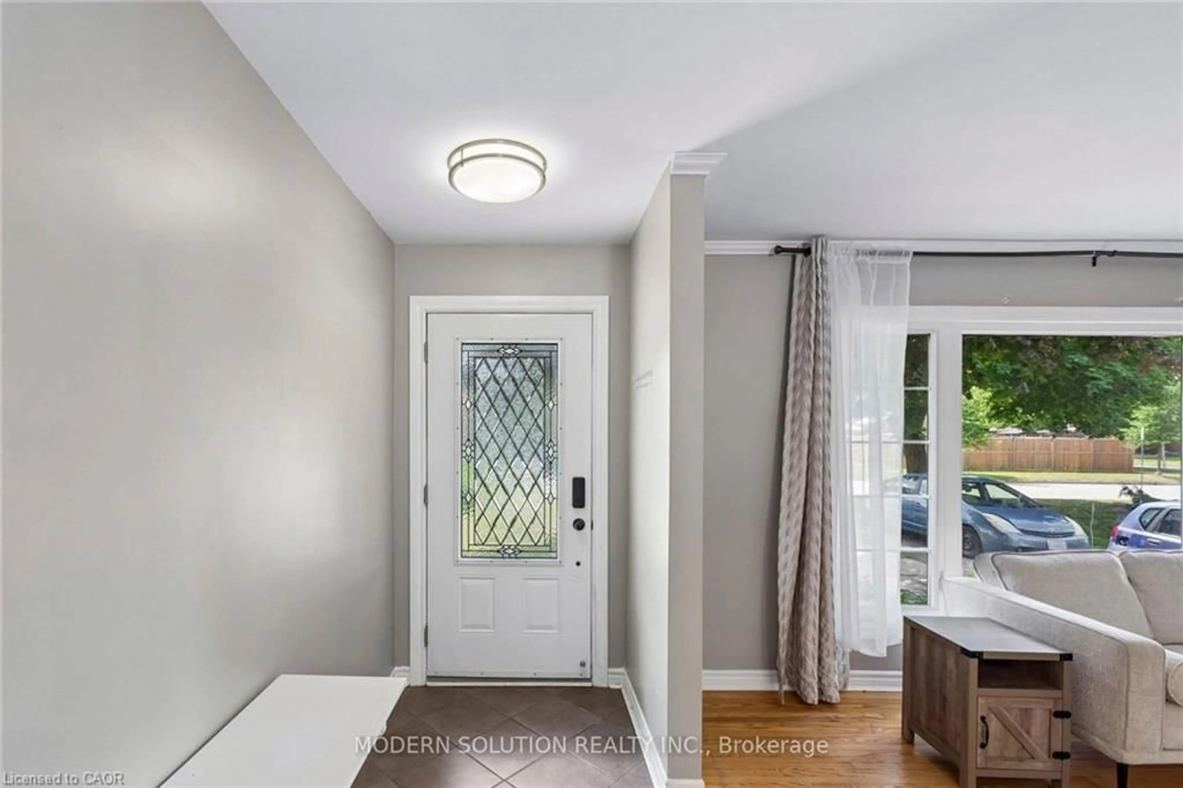 Indoor entryway for 61 Godfrey Dr, London Ontario N5V 2E8