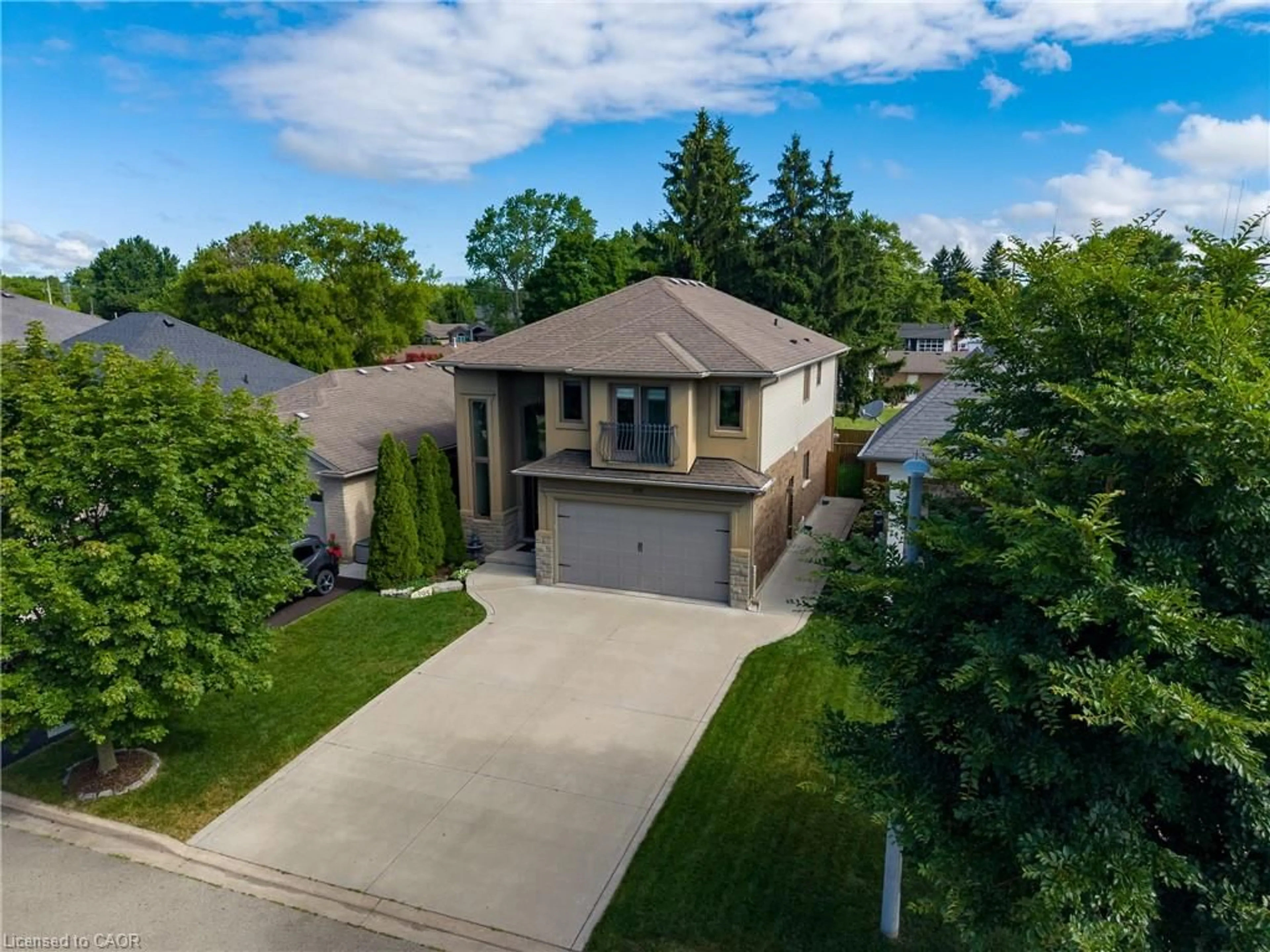 A pic from outside/outdoor area/front of a property/back of a property/a pic from drone, street for 395 Michael Dr, Welland Ontario L3C 0A5