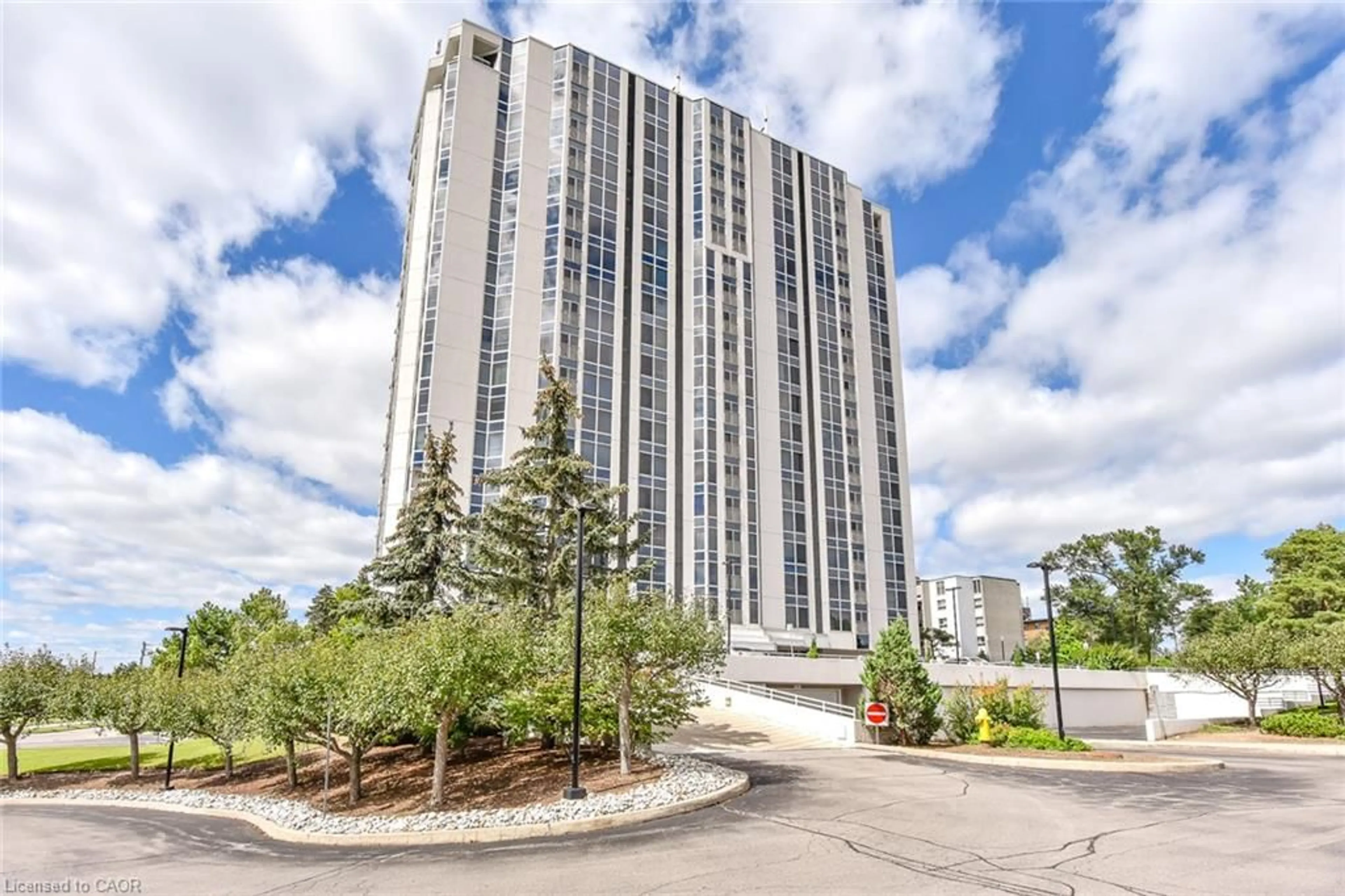 Indoor foyer for 190 Hespeler Rd #802, Cambridge Ontario N1R 8B8