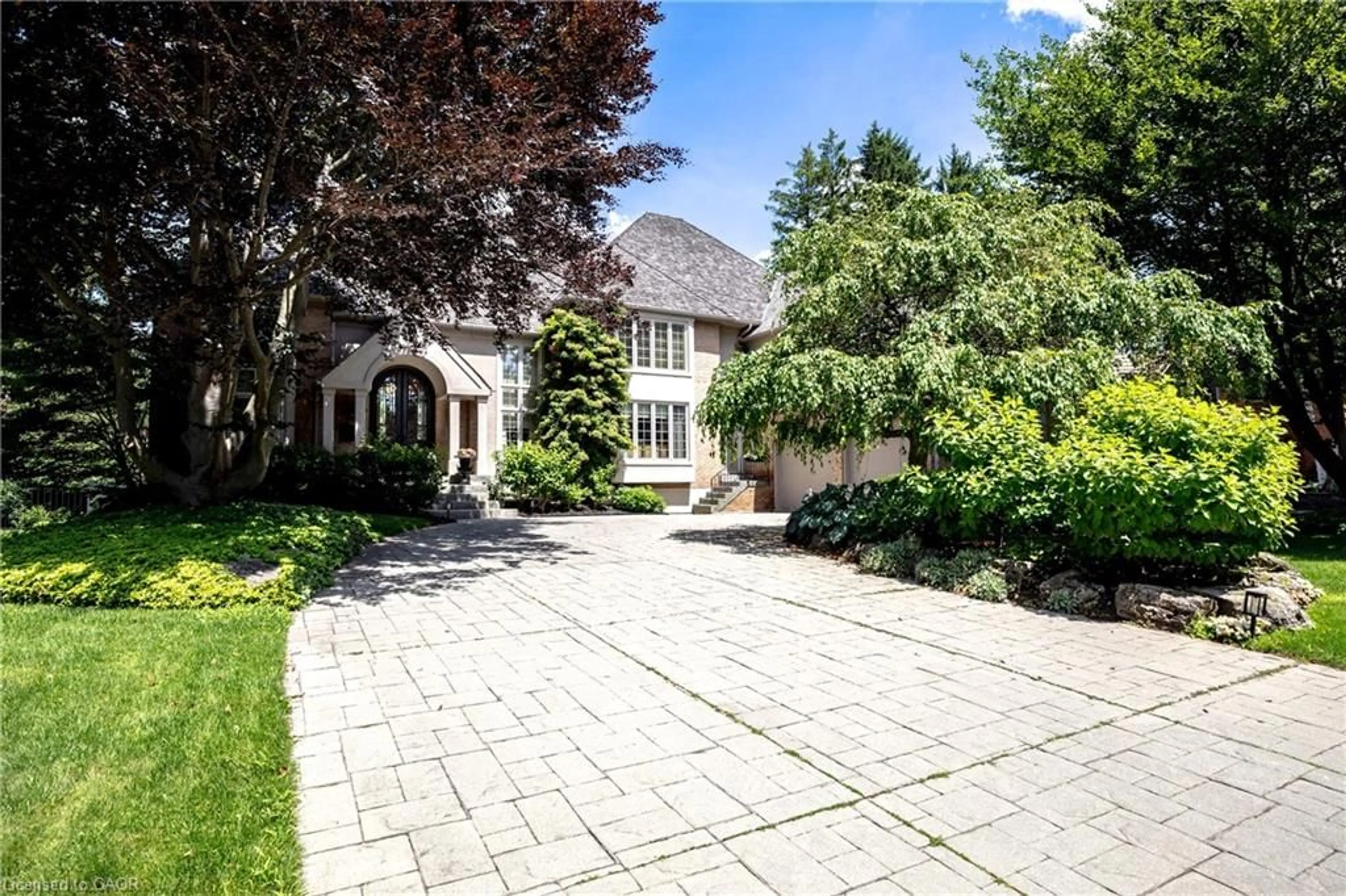 Patio, street for 15 Peppertree Cres, Ancaster Ontario L9G 4L8