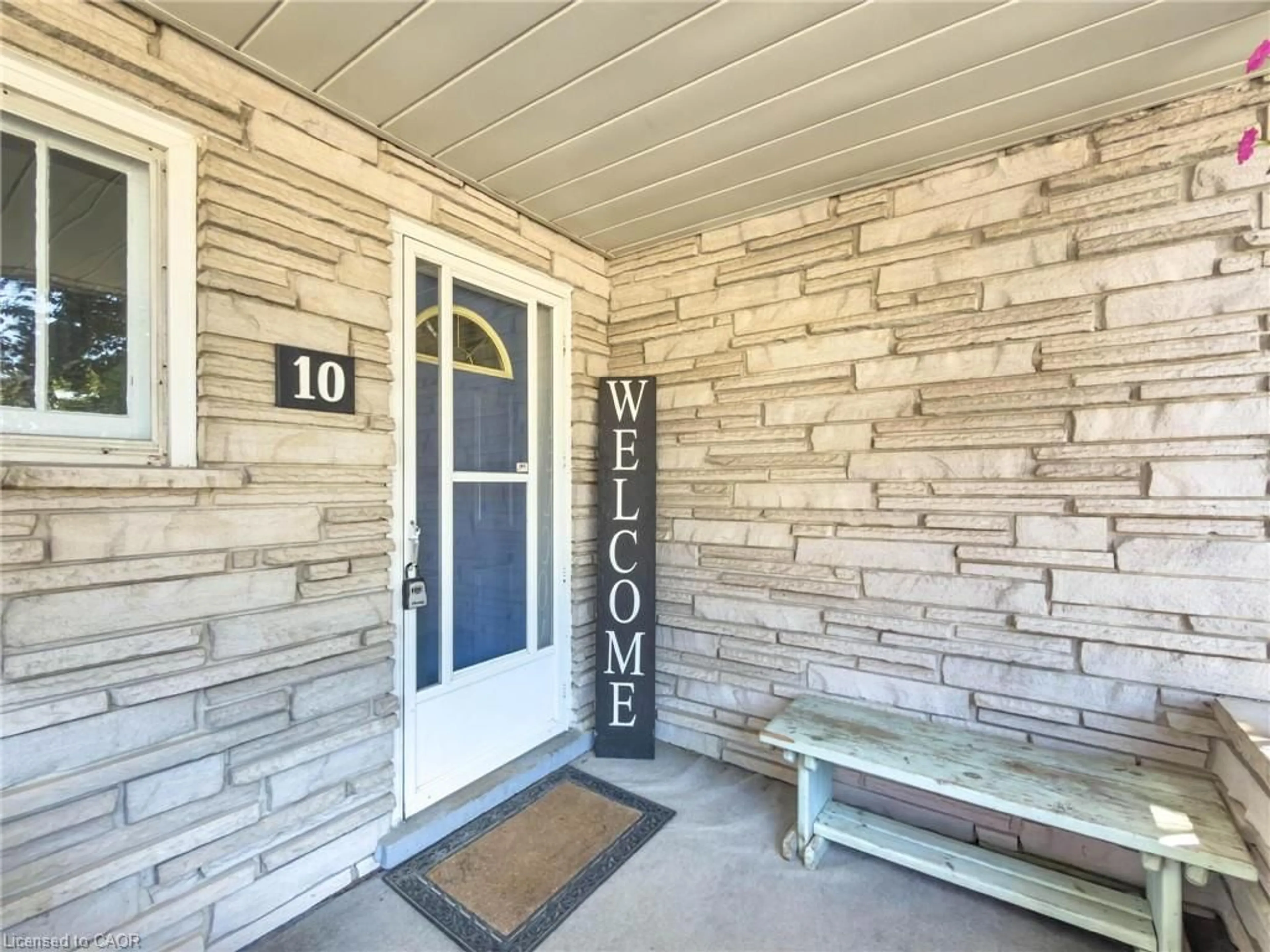 Indoor entryway for 10 Hillcrest St, Teeswater Ontario N0G 2S0