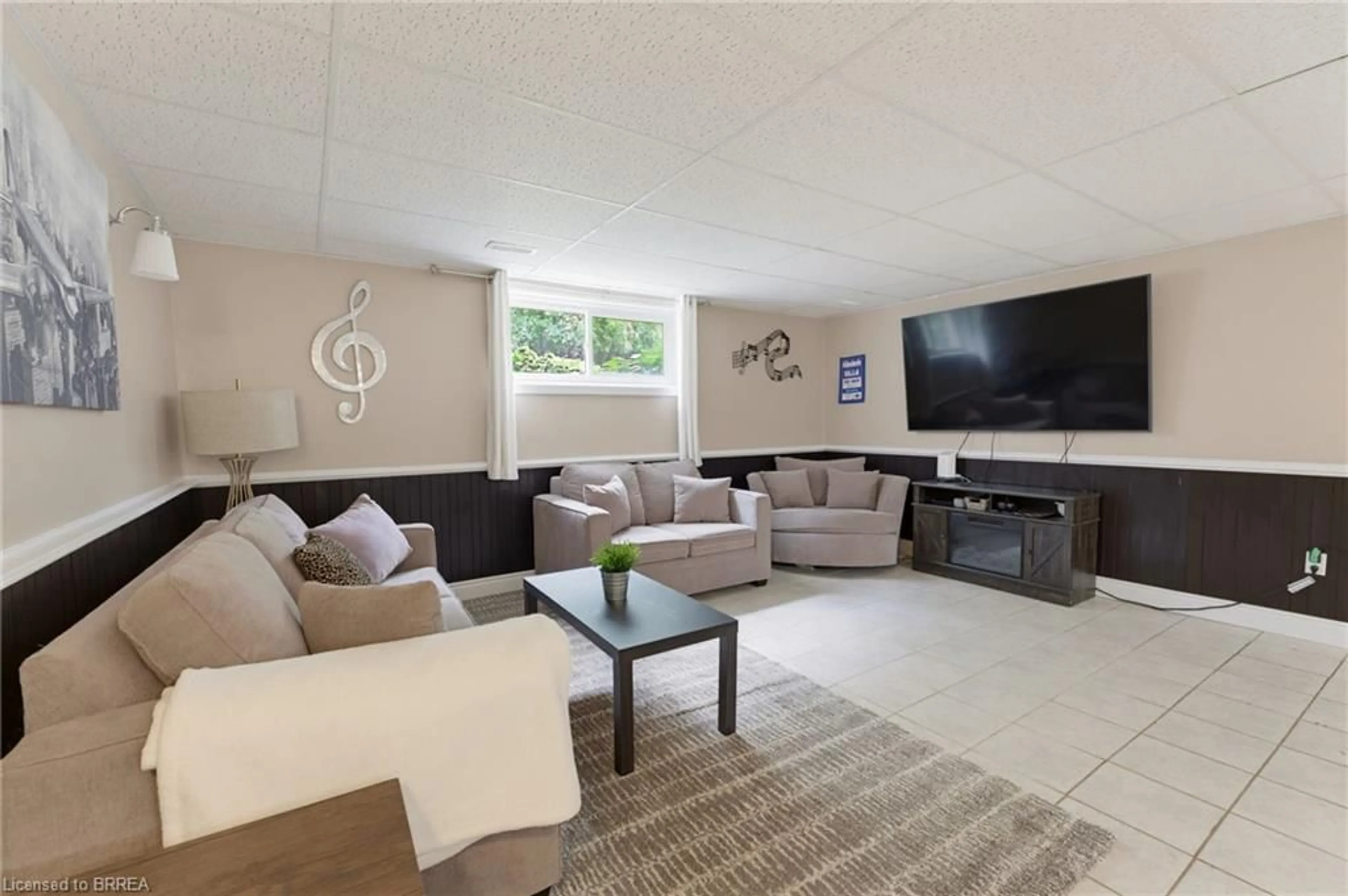 Living room with furniture, unknown for 546 Glen Morris Rd, Glen Morris Ontario N0B 1W0