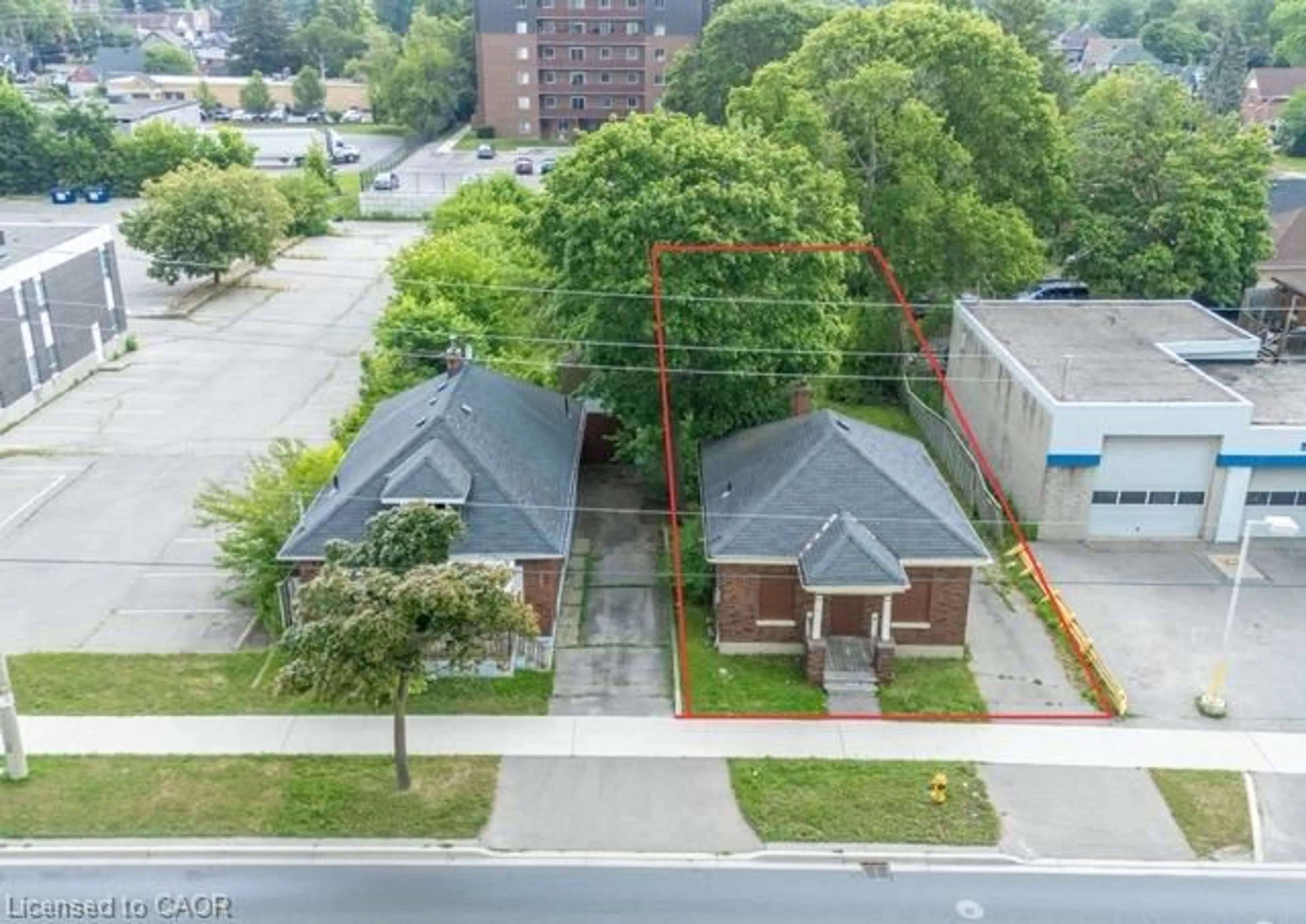 A pic from outside/outdoor area/front of a property/back of a property/a pic from drone, unknown for 339 St Paul Ave, Brantford Ontario N3R 4N2