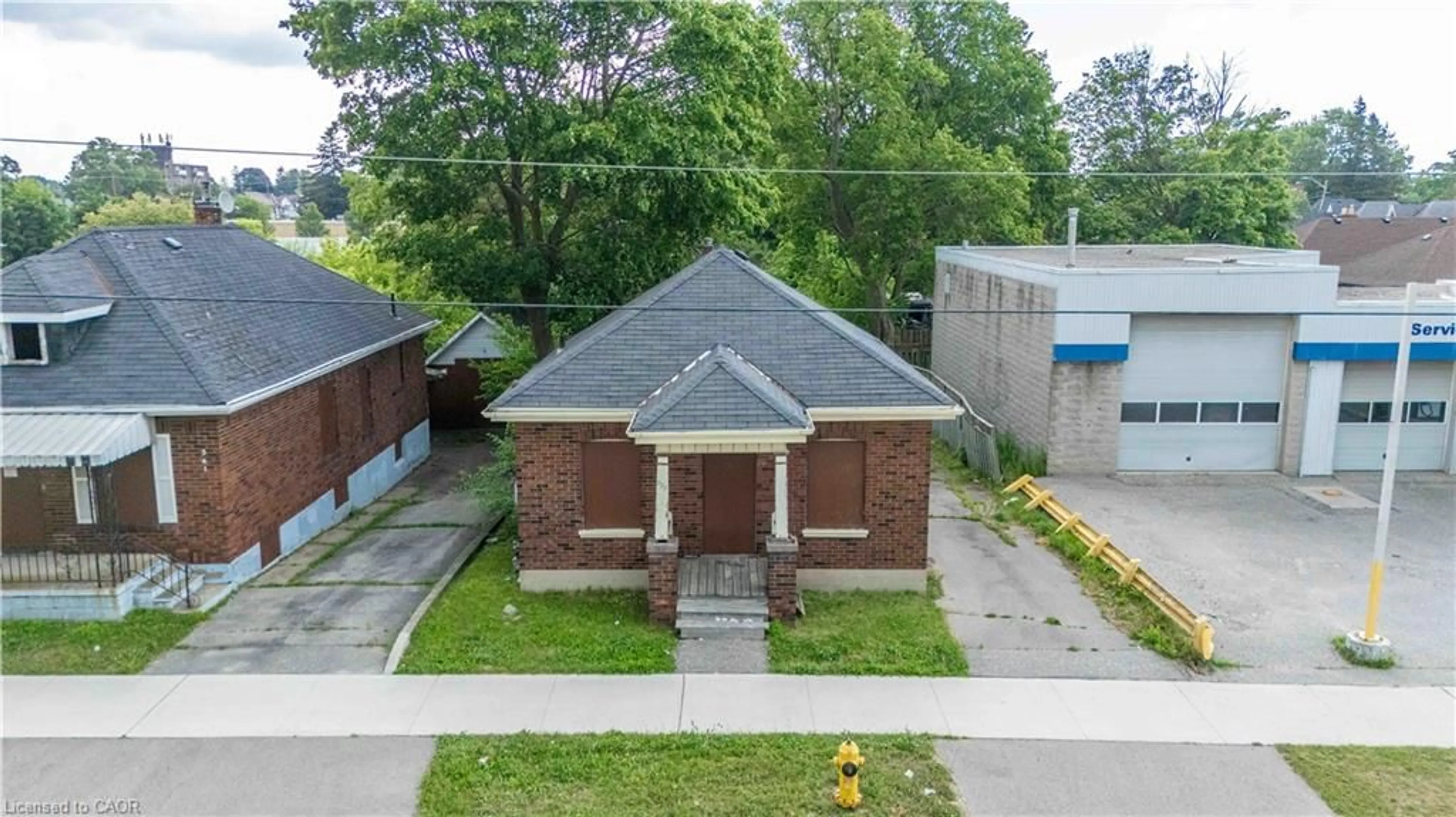 A pic from outside/outdoor area/front of a property/back of a property/a pic from drone, building for 339 St Paul Ave, Brantford Ontario N3R 4N2