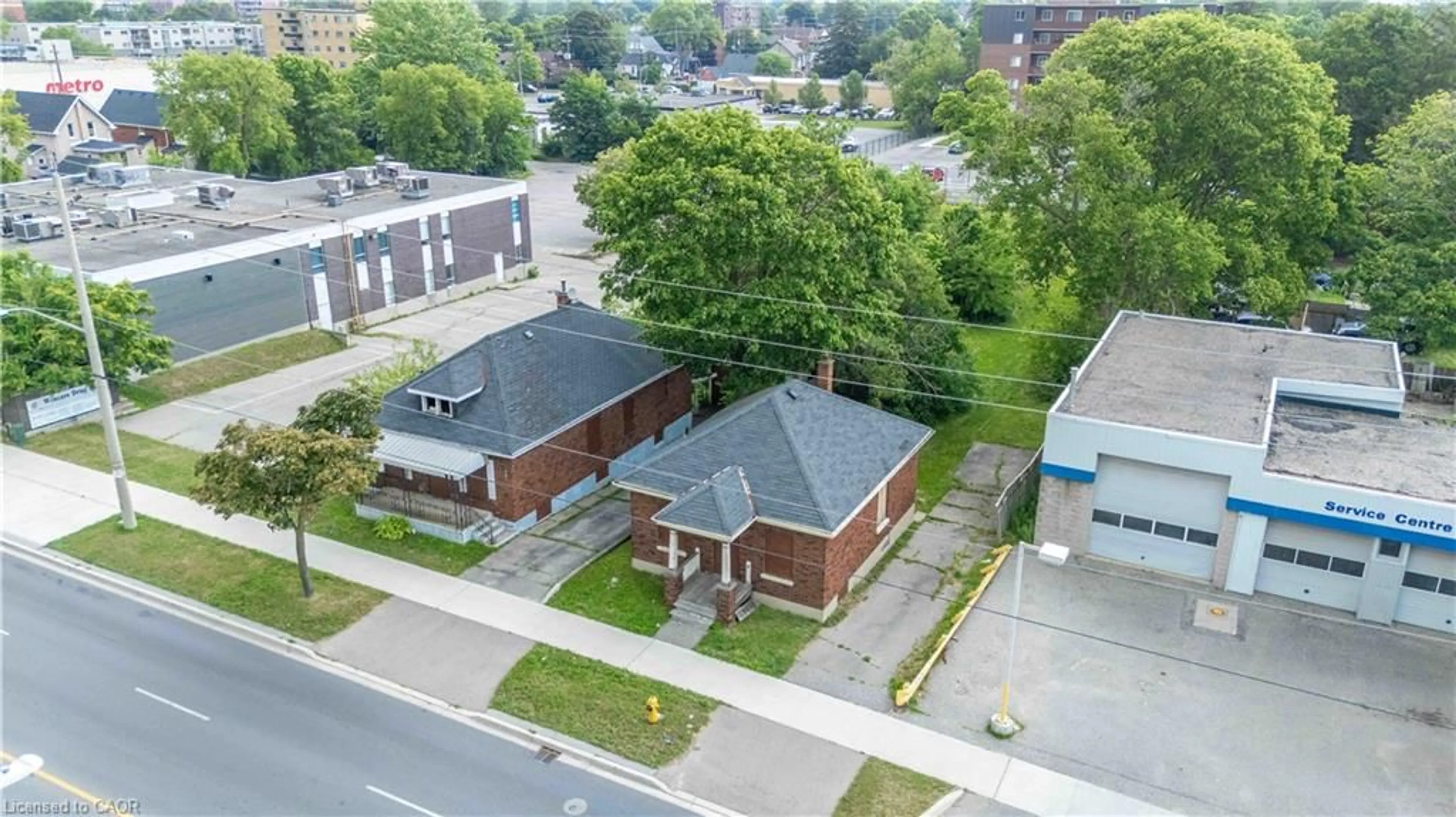 A pic from outside/outdoor area/front of a property/back of a property/a pic from drone, street for 339 St Paul Ave, Brantford Ontario N3R 4N2