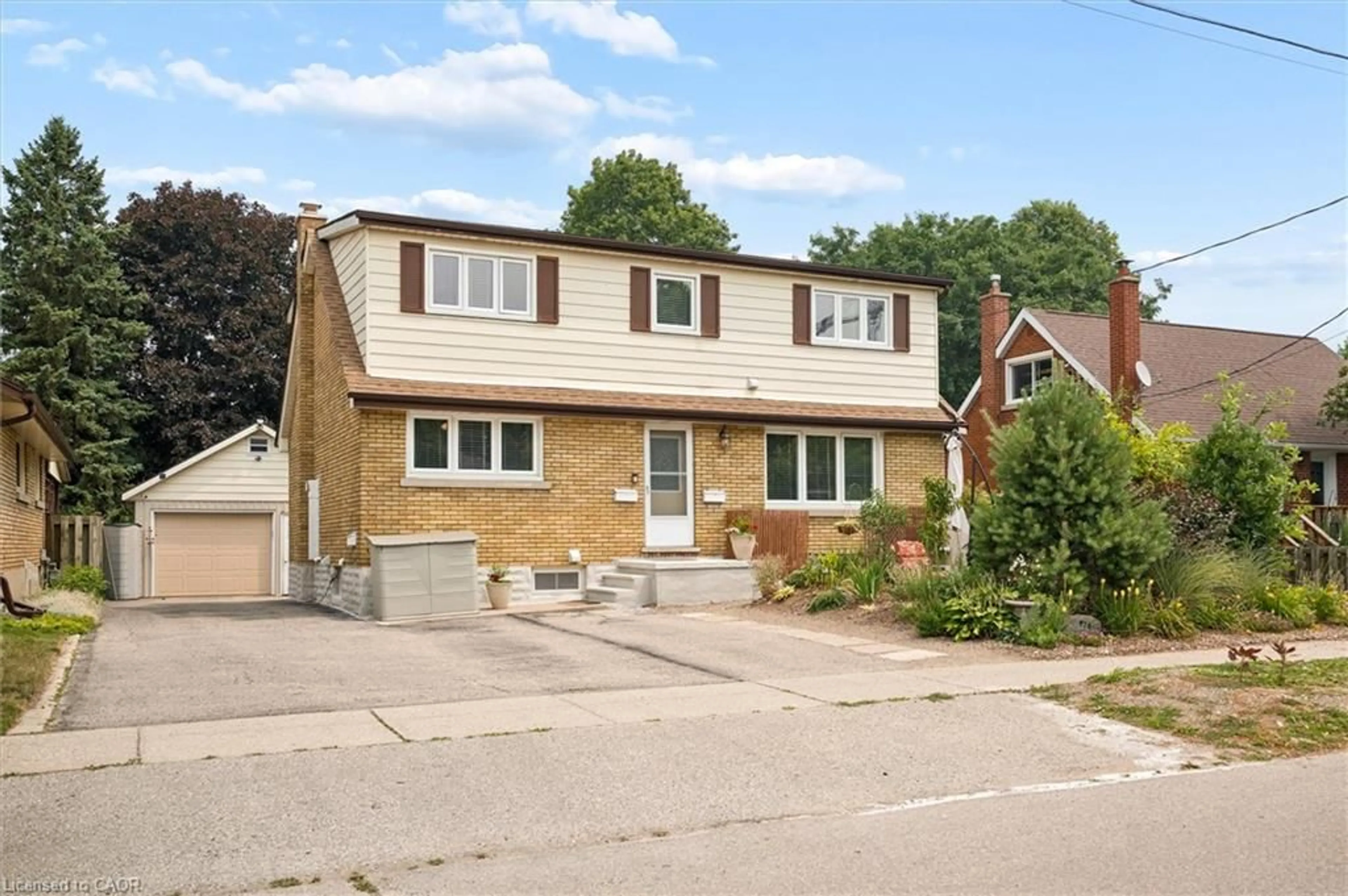 Home with brick exterior material, street for 476 Prospect Ave, Kitchener Ontario N2A 1E1