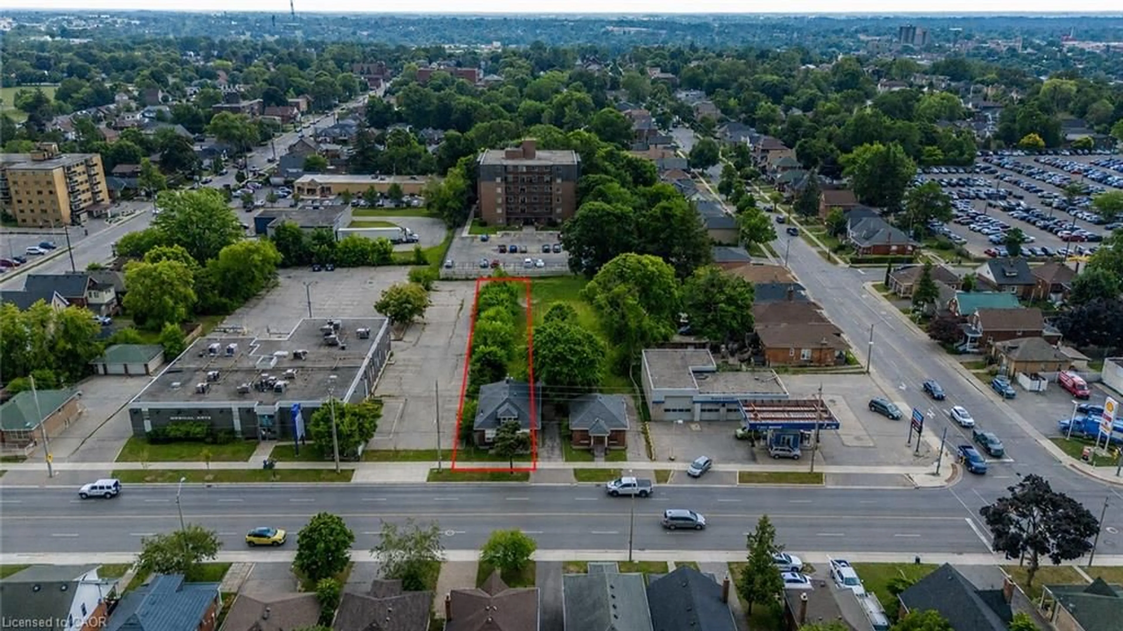 A pic from outside/outdoor area/front of a property/back of a property/a pic from drone, unknown for 341 St Paul Ave, Brantford Ontario N3R 4N2