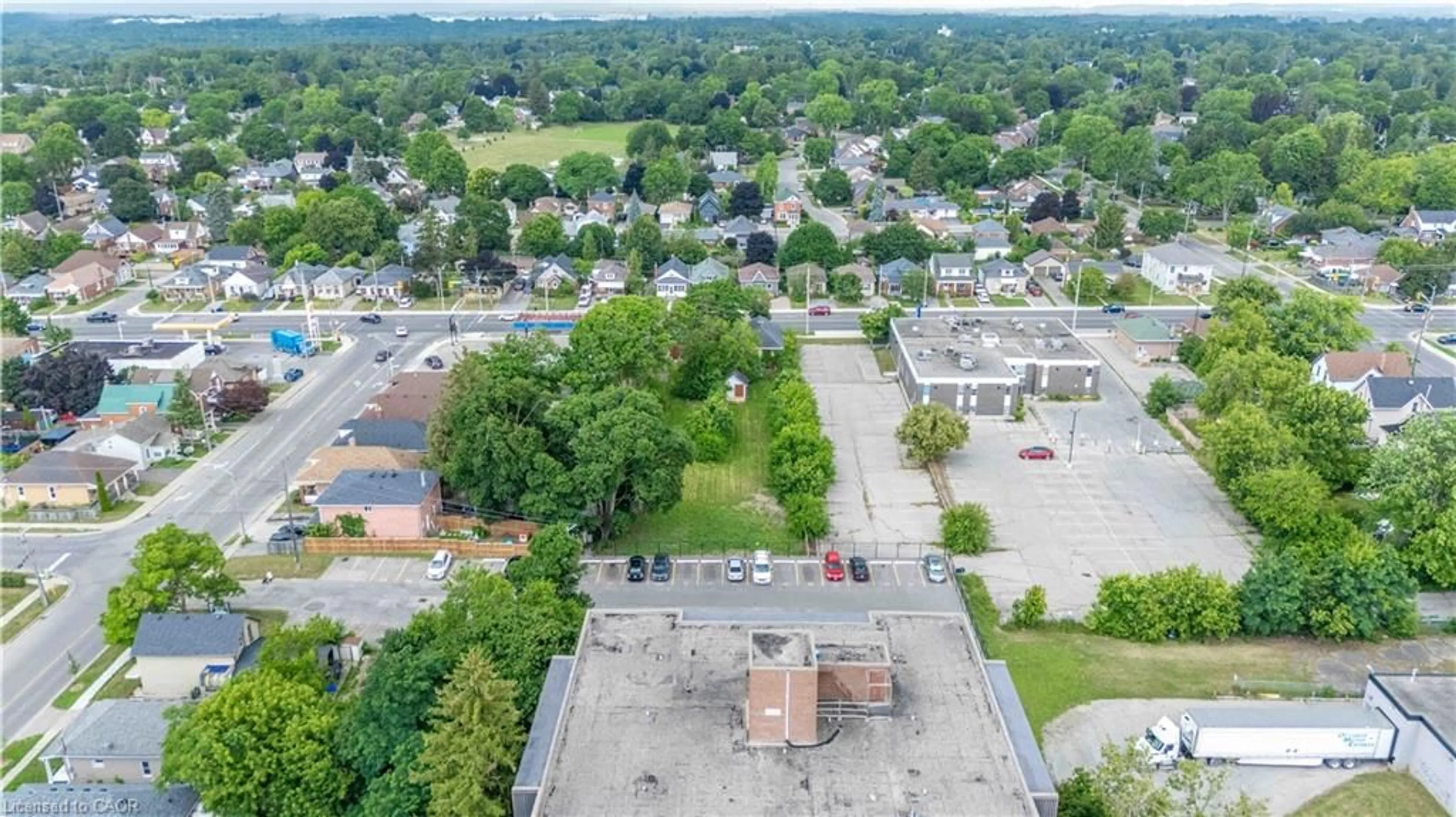A pic from outside/outdoor area/front of a property/back of a property/a pic from drone, unknown for 341 St Paul Ave, Brantford Ontario N3R 4N2