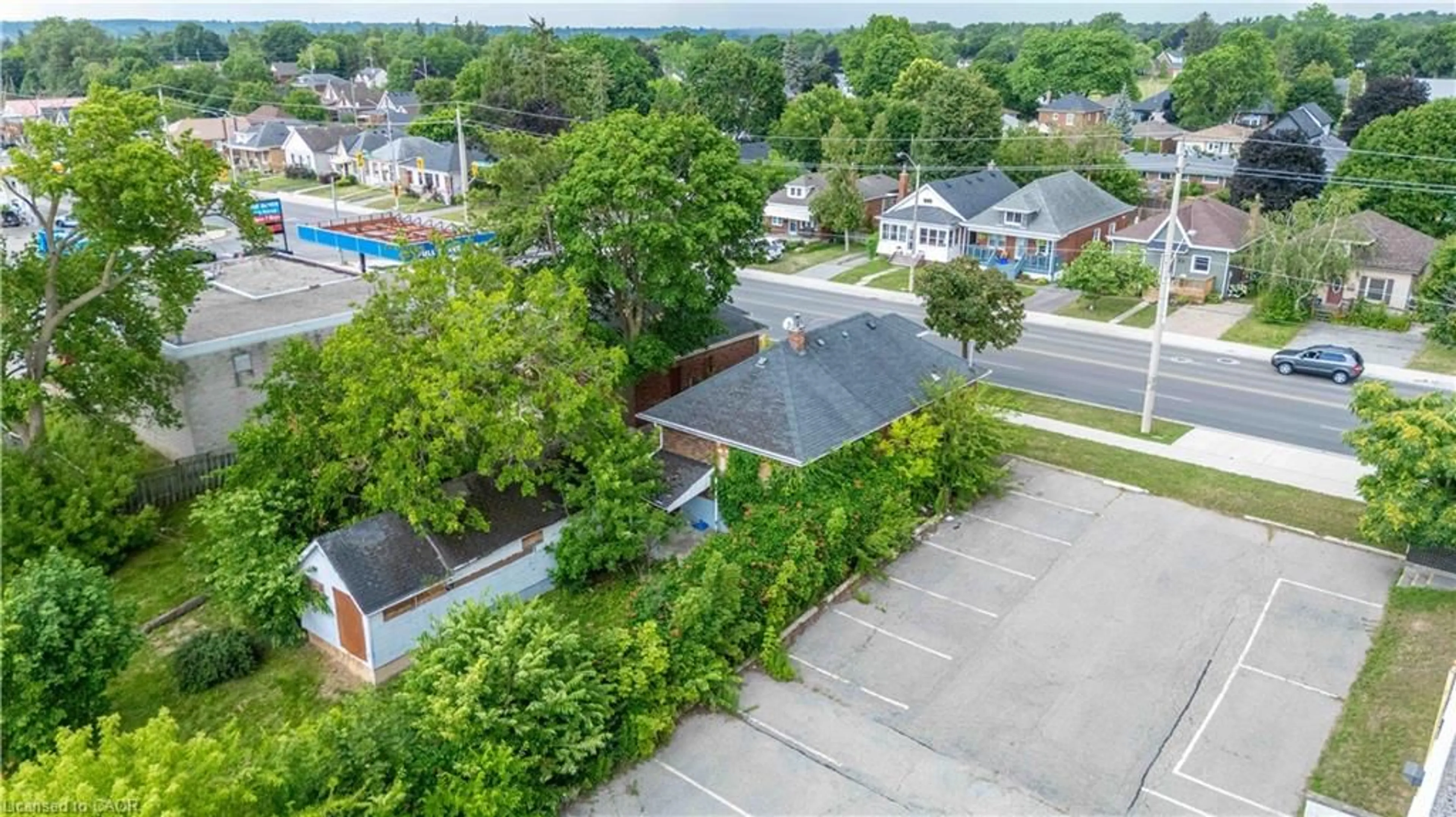A pic from outside/outdoor area/front of a property/back of a property/a pic from drone, city buildings view from balcony for 341 St Paul Ave, Brantford Ontario N3R 4N2