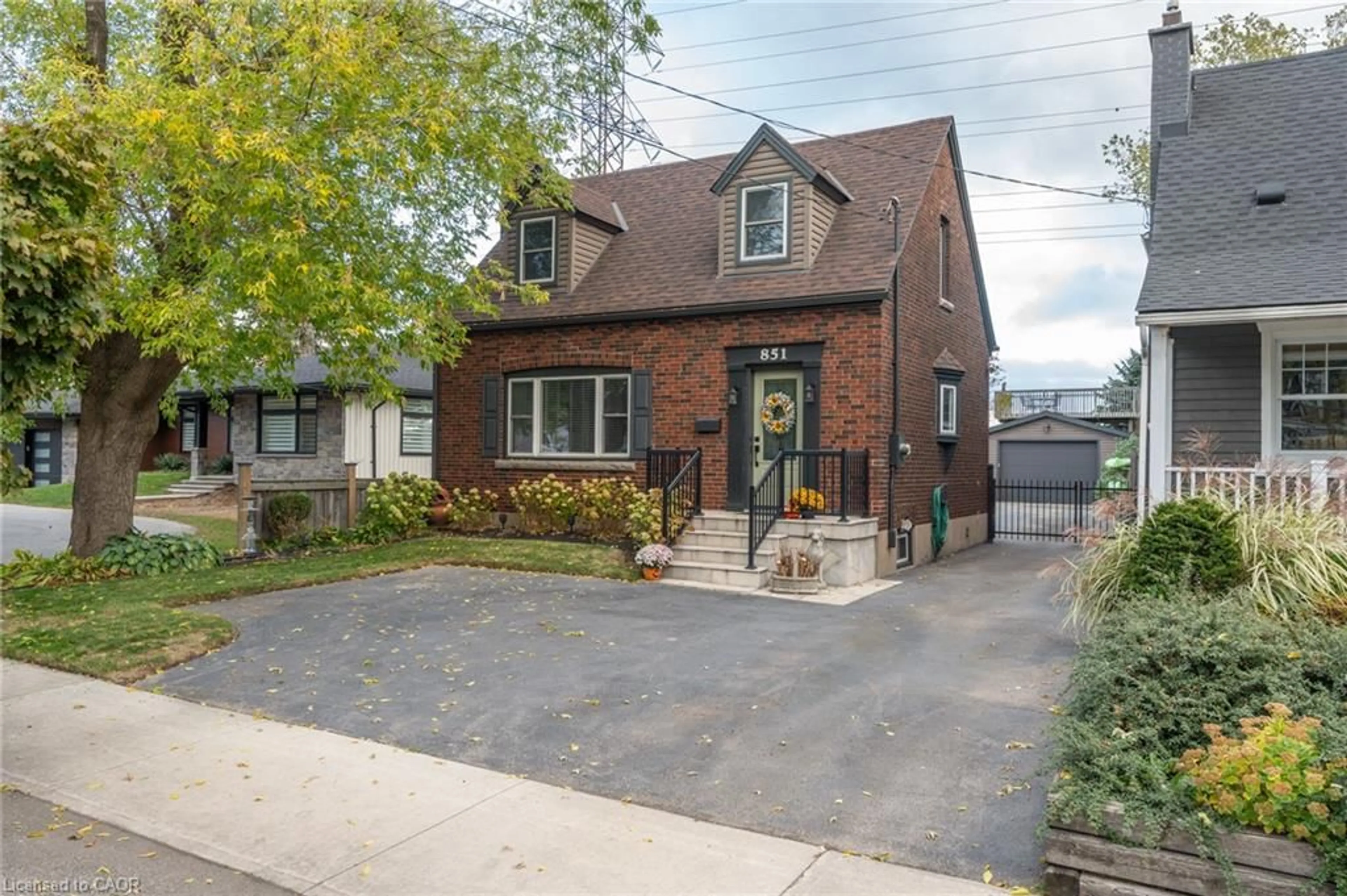 Home with brick exterior material, street for Blvd, Hamilton Ontario L8H 6Z5
