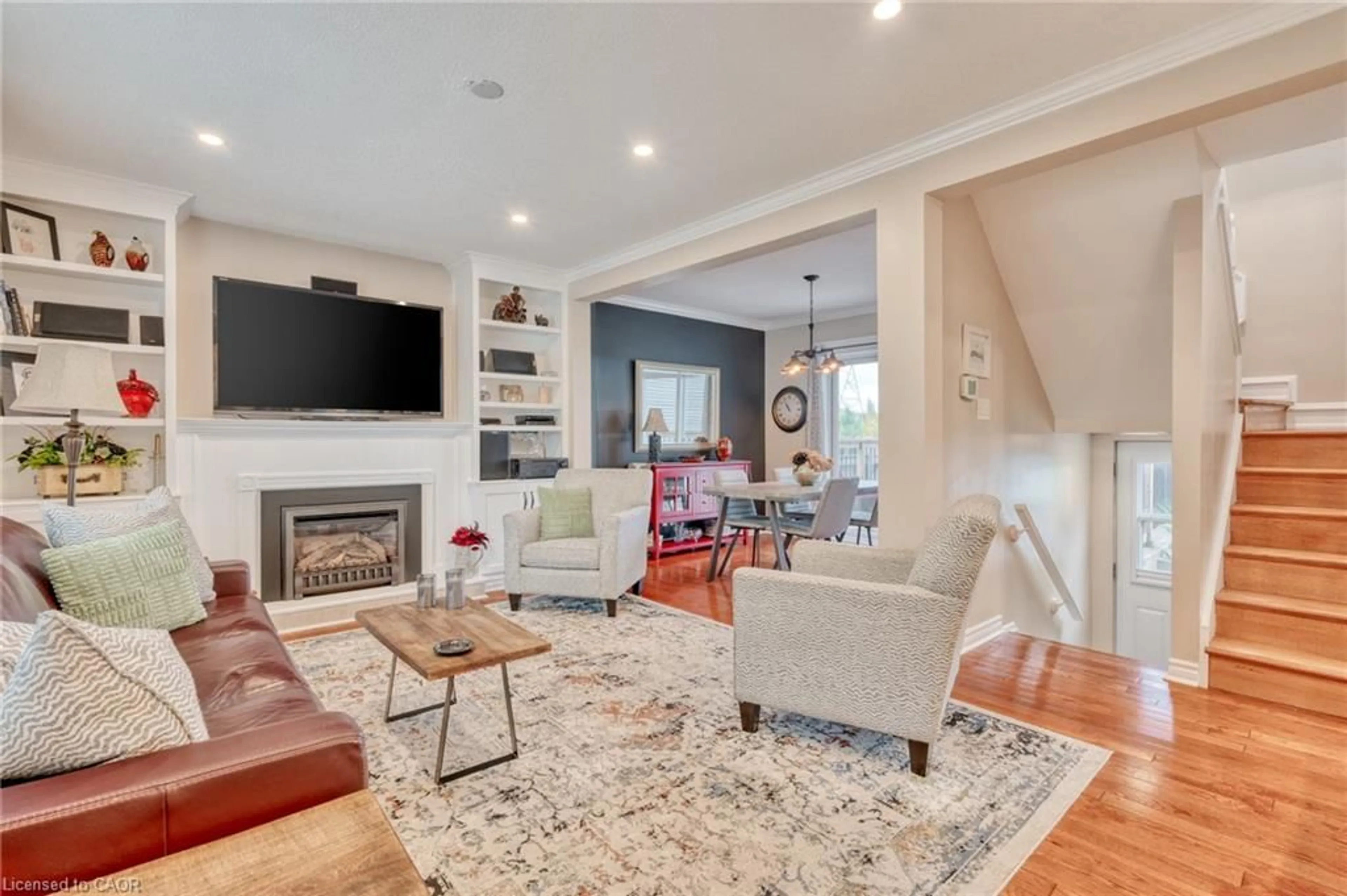 Living room with furniture, unknown for Blvd, Hamilton Ontario L8H 6Z5