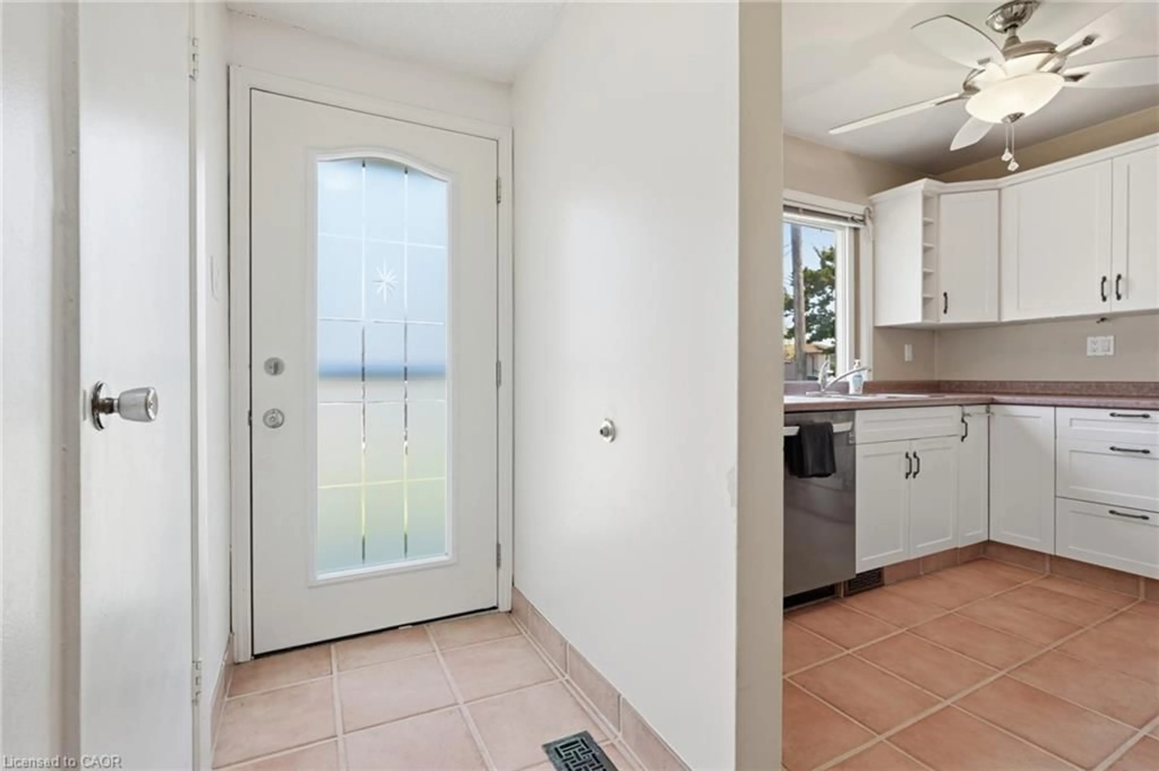 Indoor entryway for Dr, Hamilton Ontario L9C 5N6