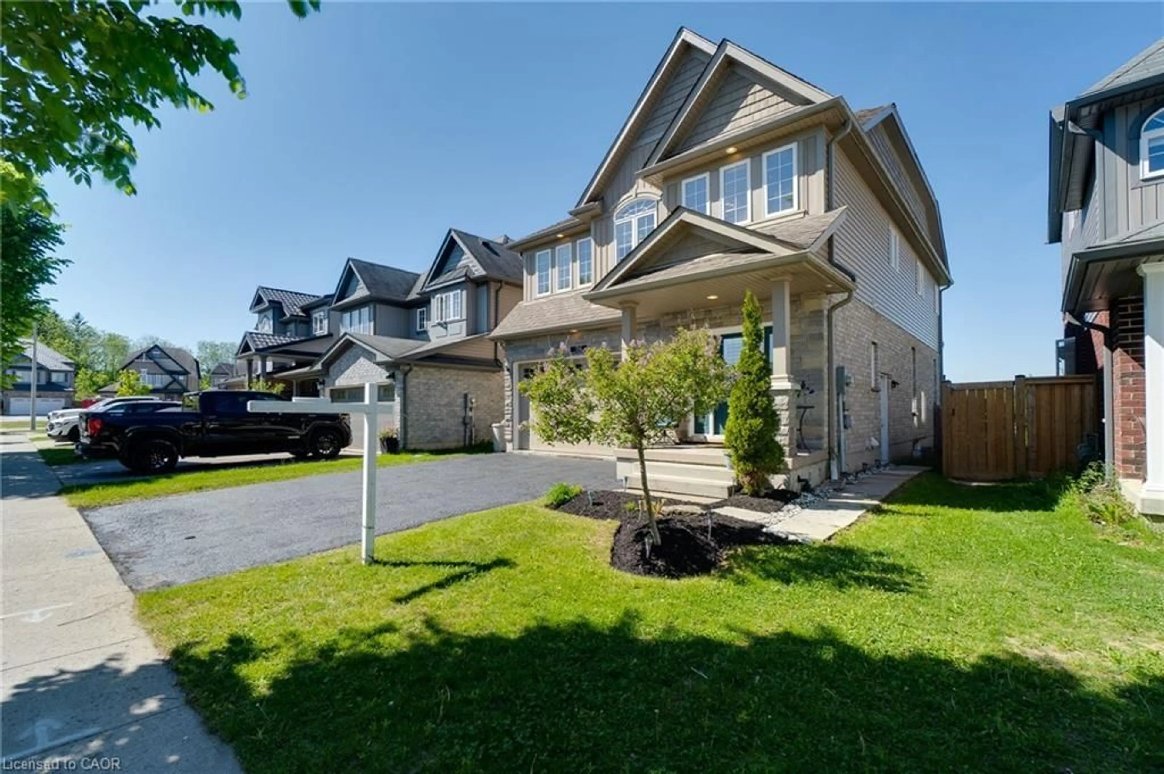A pic from outside/outdoor area/front of a property/back of a property/a pic from drone, street for 56 Smith's Creek Dr, New Hamburg Ontario N3A 0B3