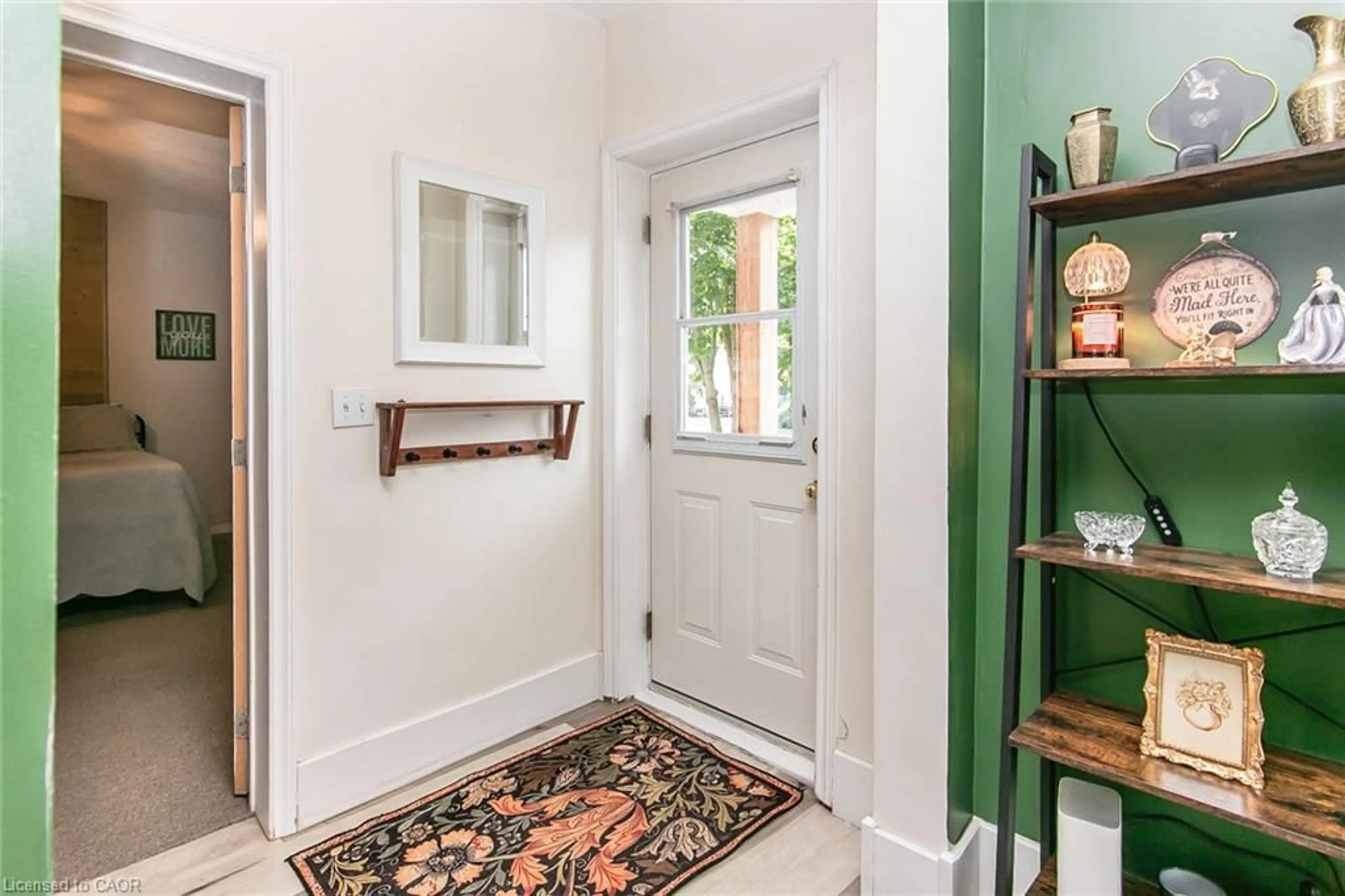 Indoor entryway for 393 Huron St, New Hamburg Ontario N3A 1K5